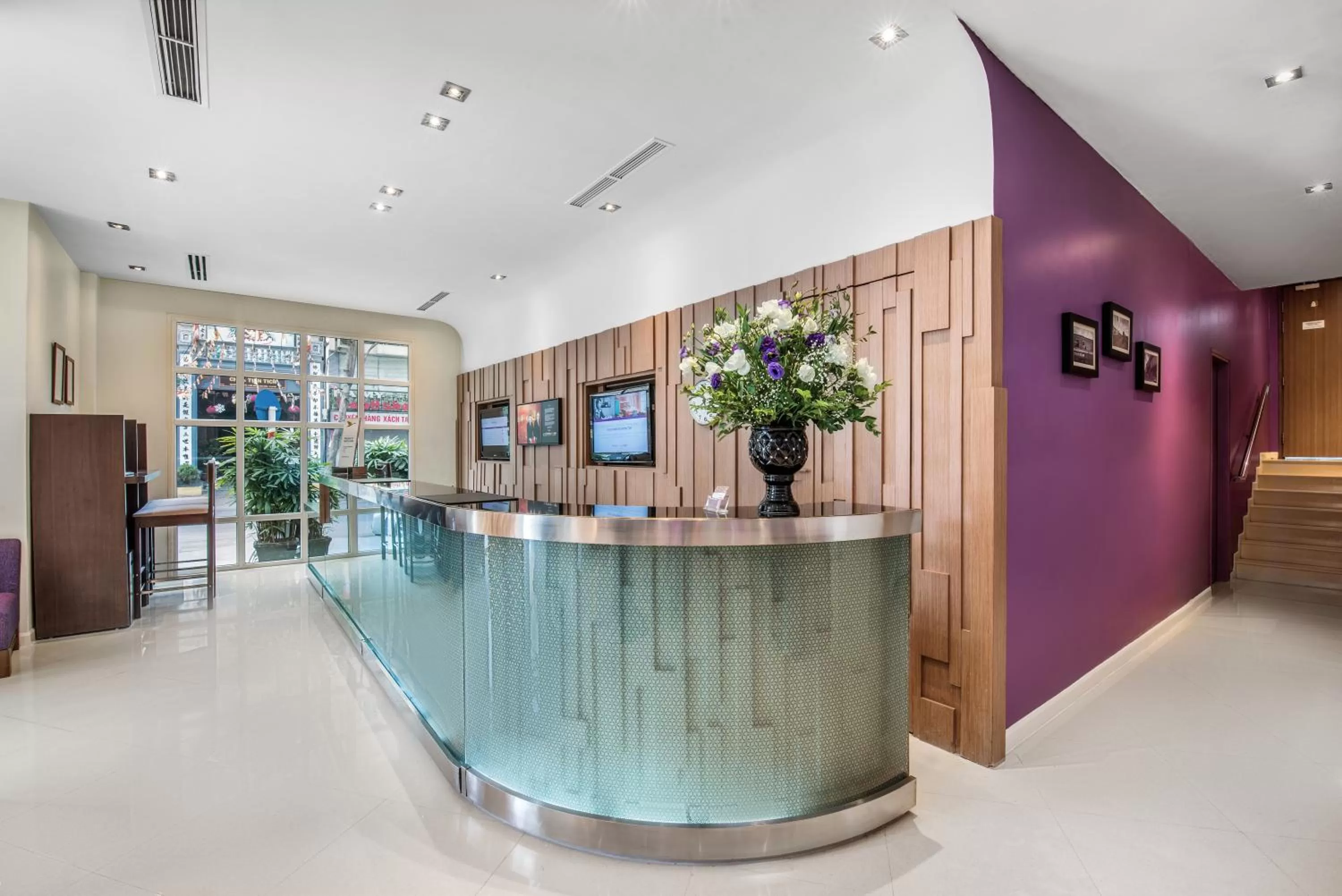 Lobby or reception in Mercure Hanoi La Gare Hotel