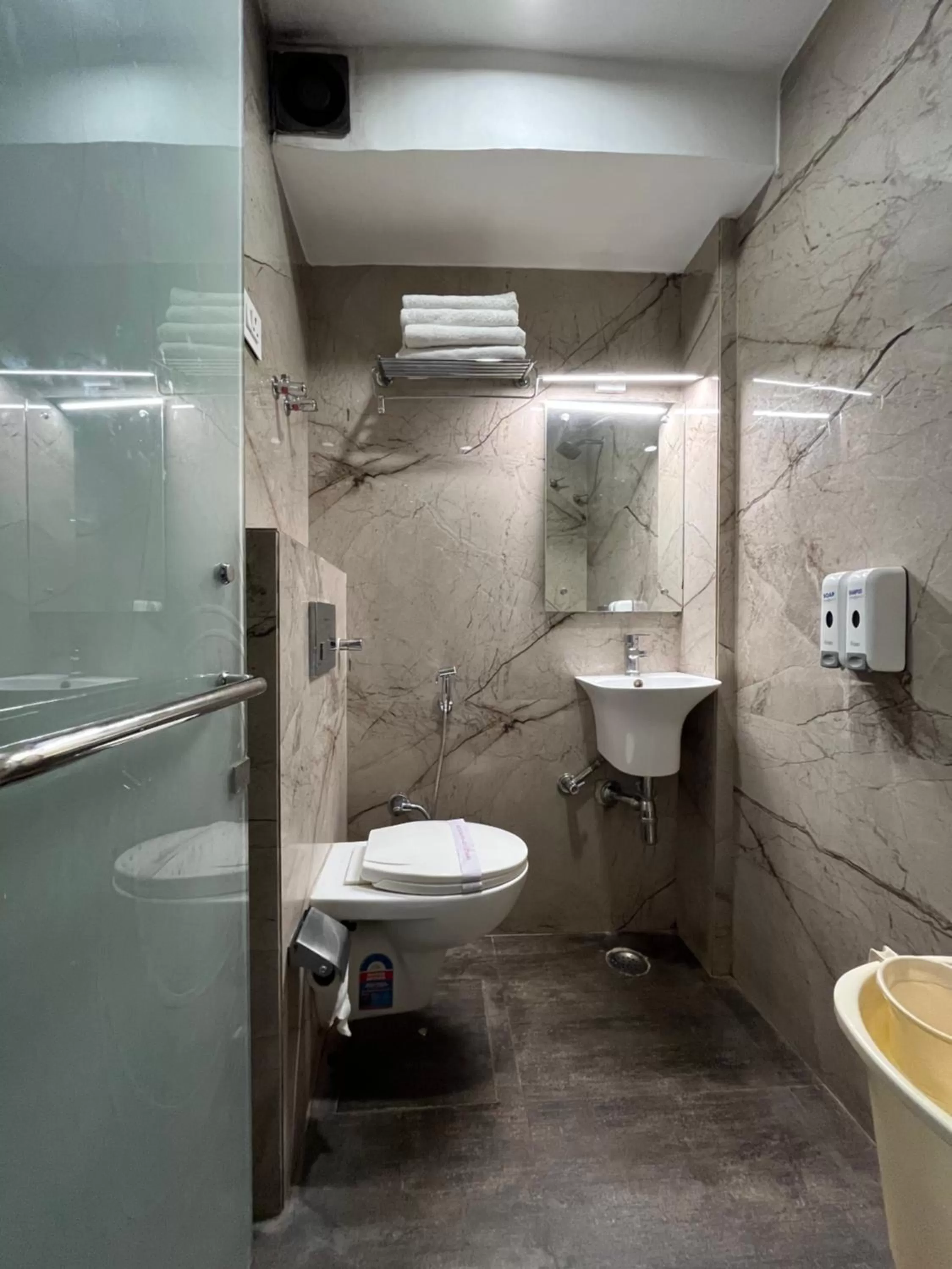 Bathroom in Hotel Moti Palace