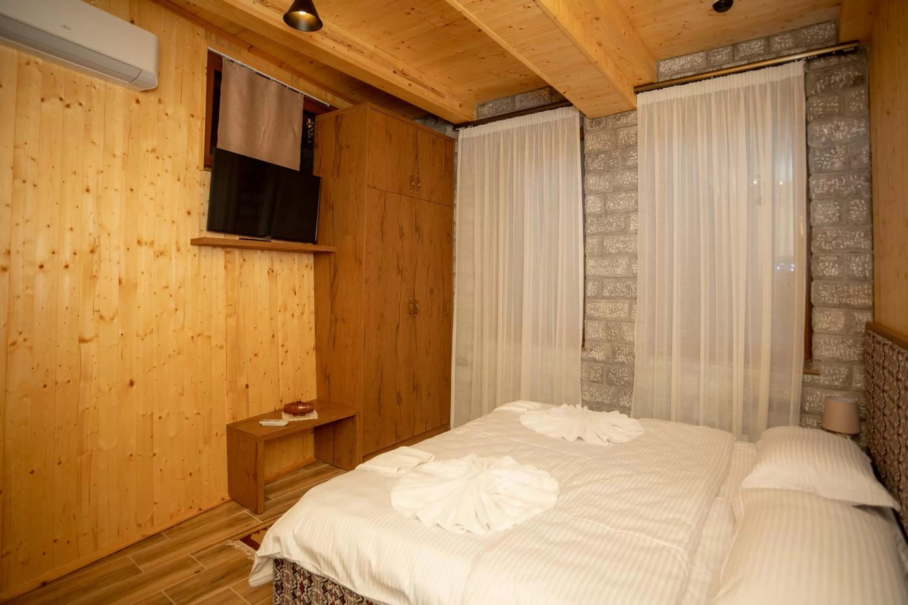 Communal lounge/ TV room, Bed in OLD HOUSE