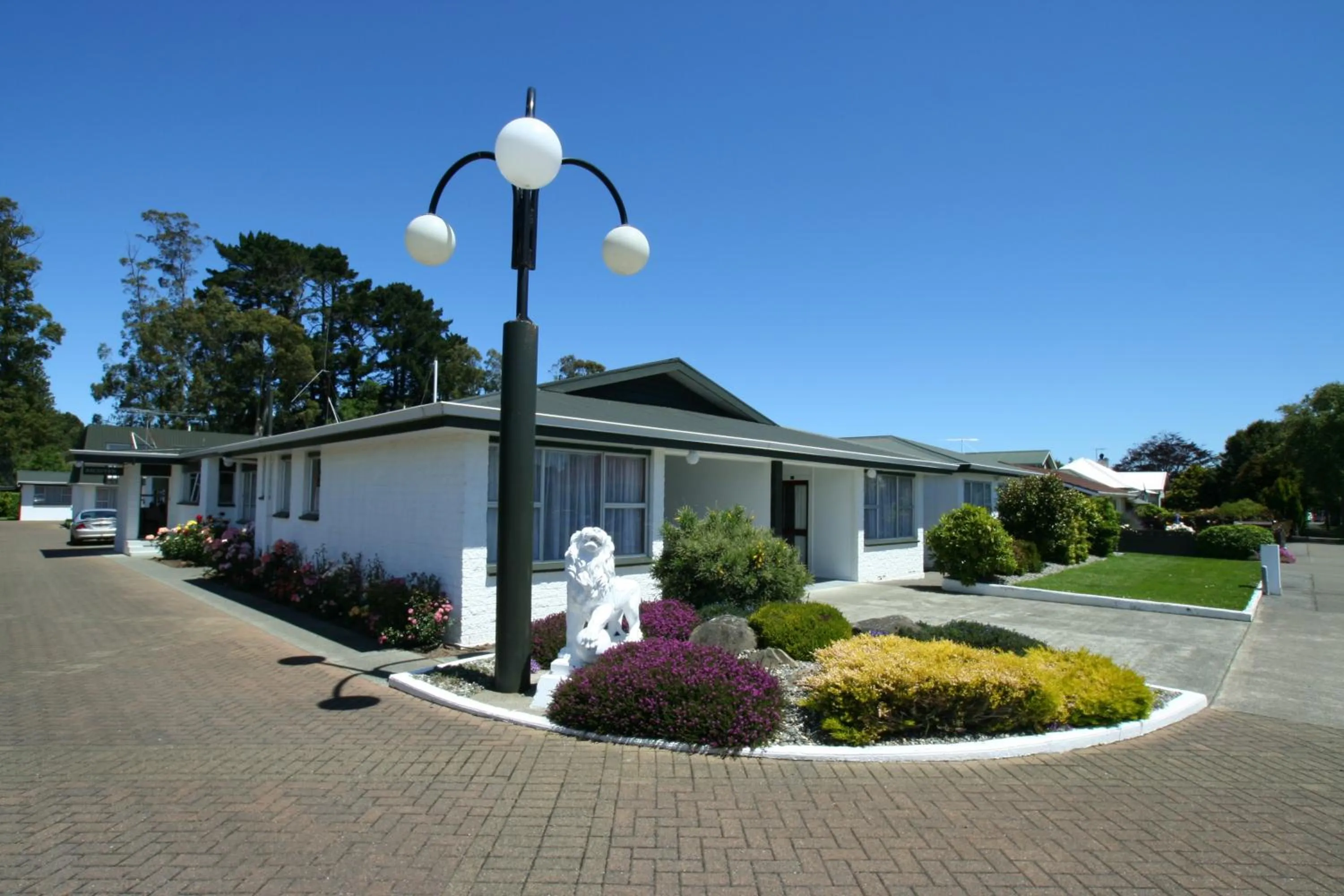 Facade/entrance in Queens Park Motels