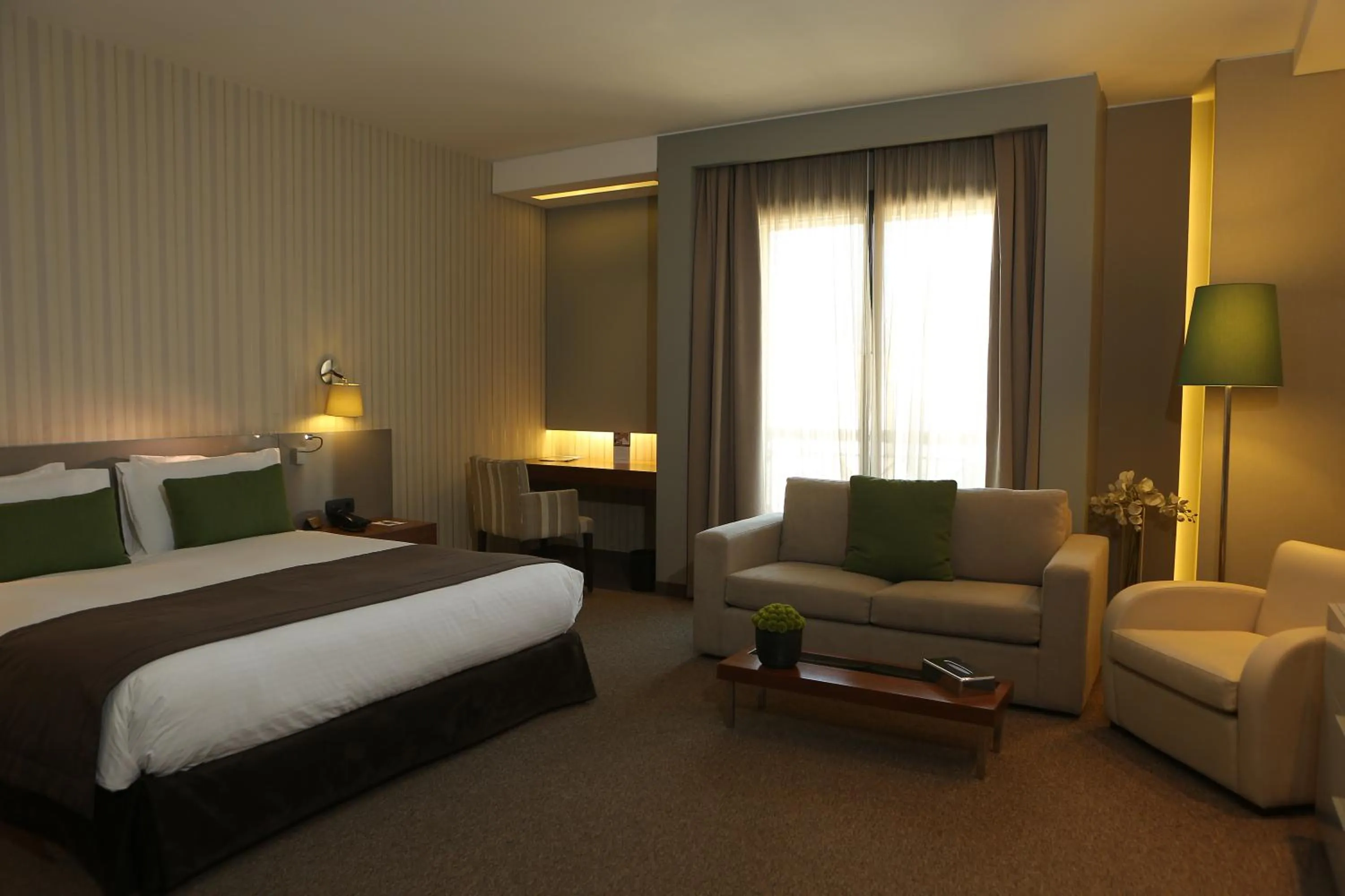 Bedroom, Bed in ParkTower Suites