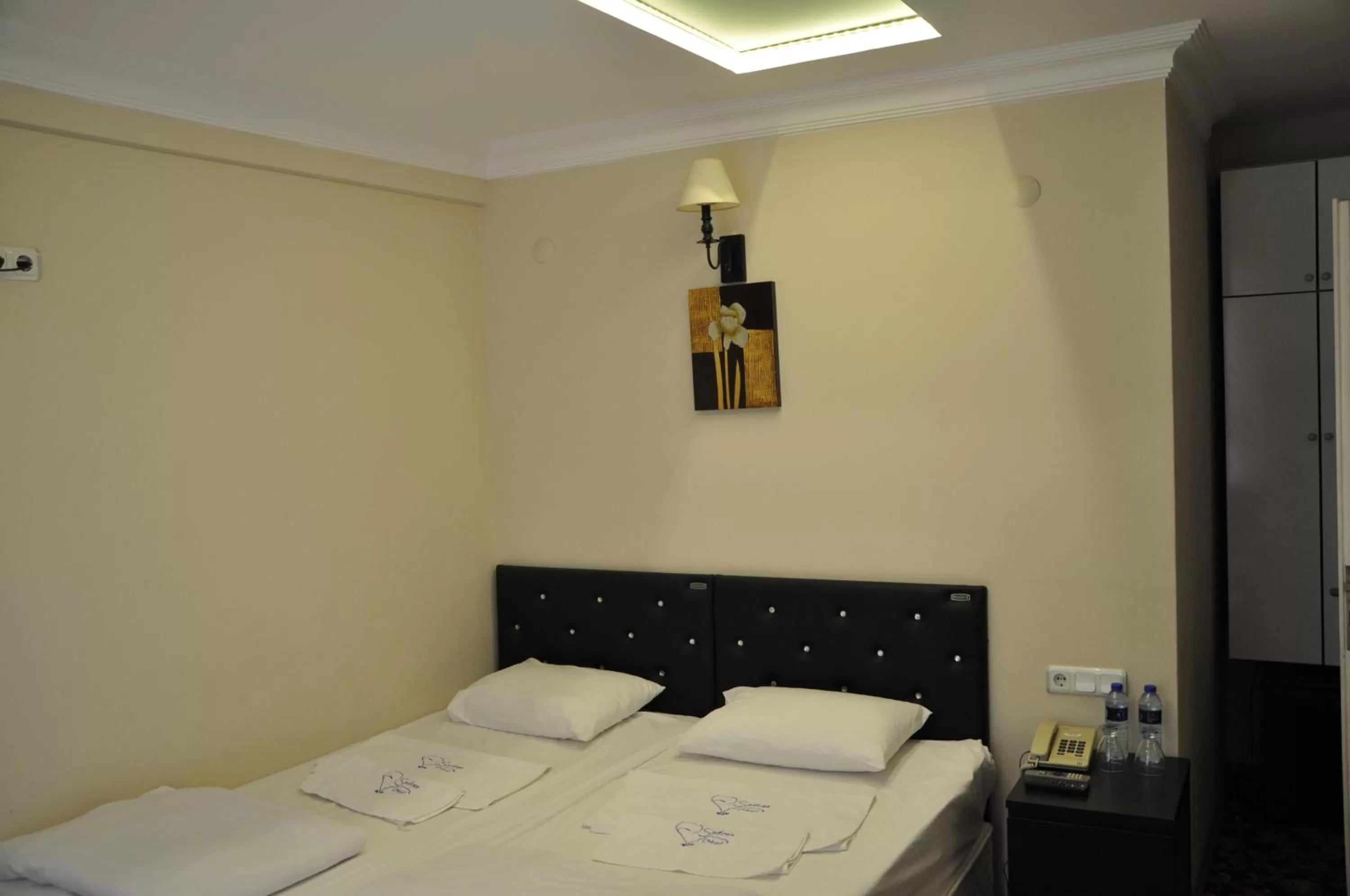 Photo of the whole room, Bed in Sakran Hotel