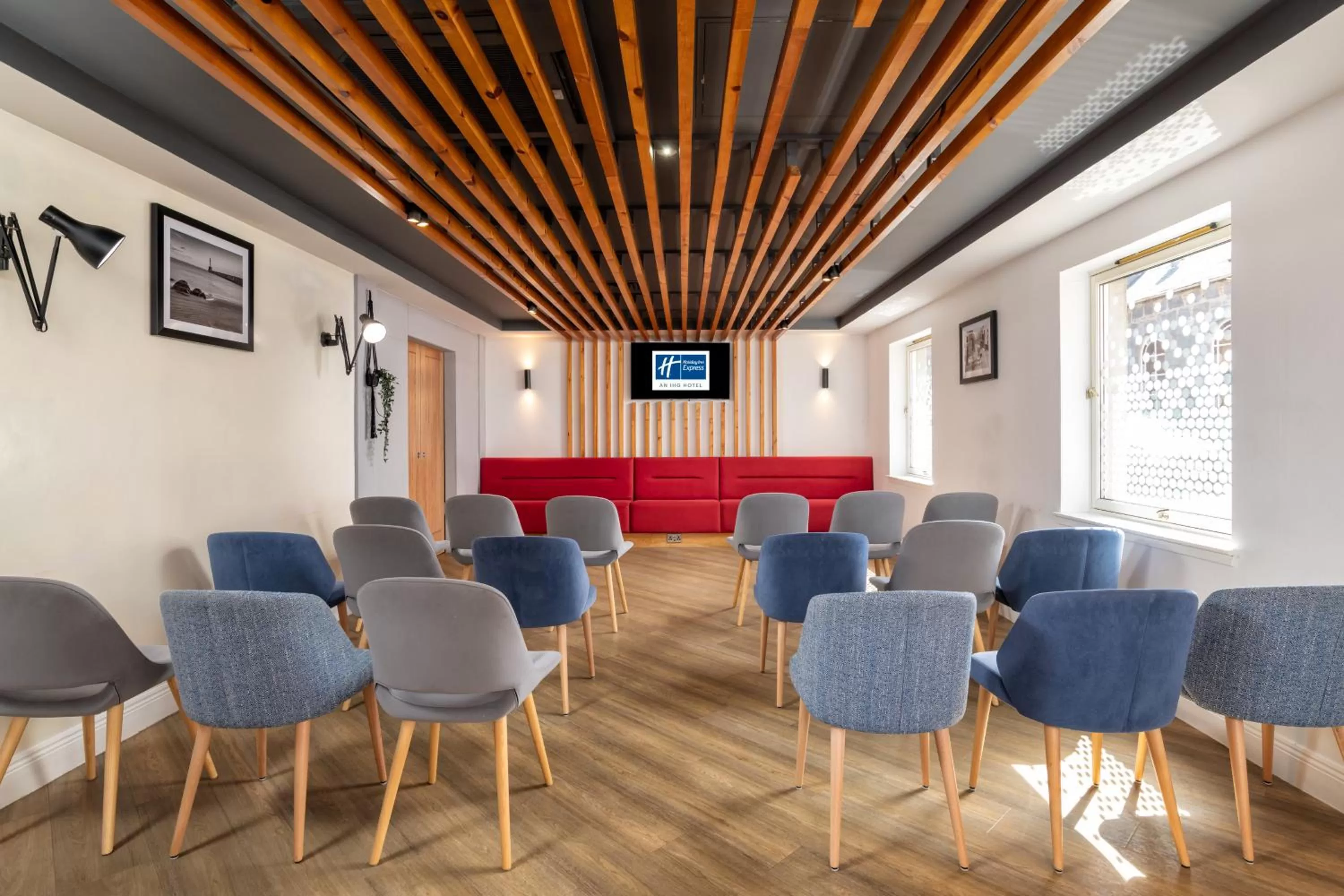 Meeting/conference room in Holiday Inn Express Aberdeen City Centre by IHG