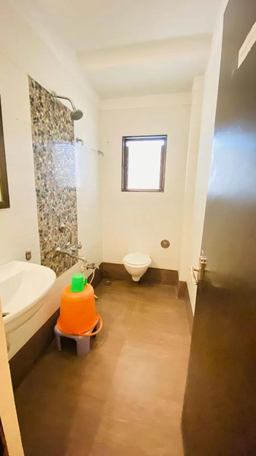 Toilet in Hotel Sai Gurusthan