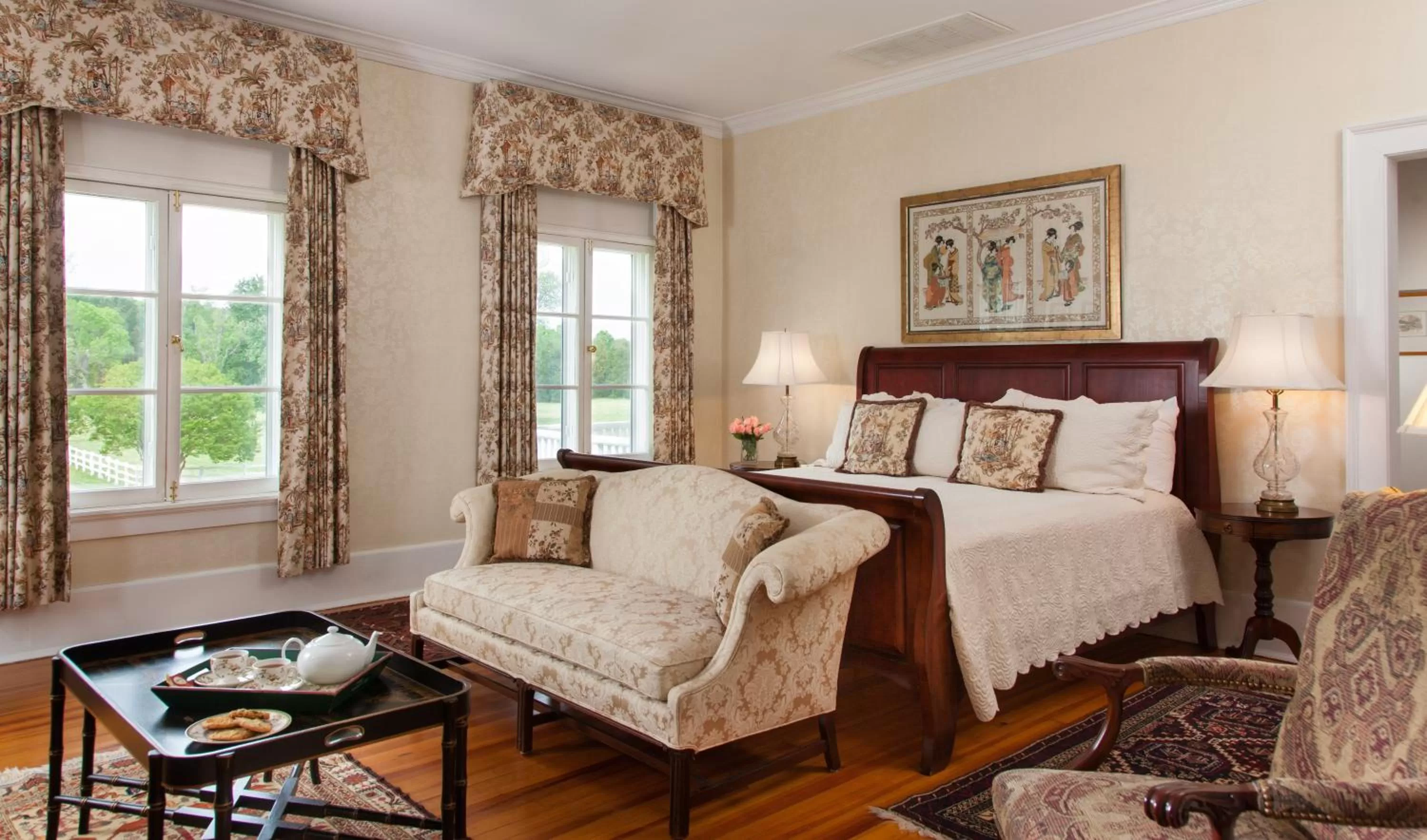 Photo of the whole room, Bed in Inn at Warner Hall