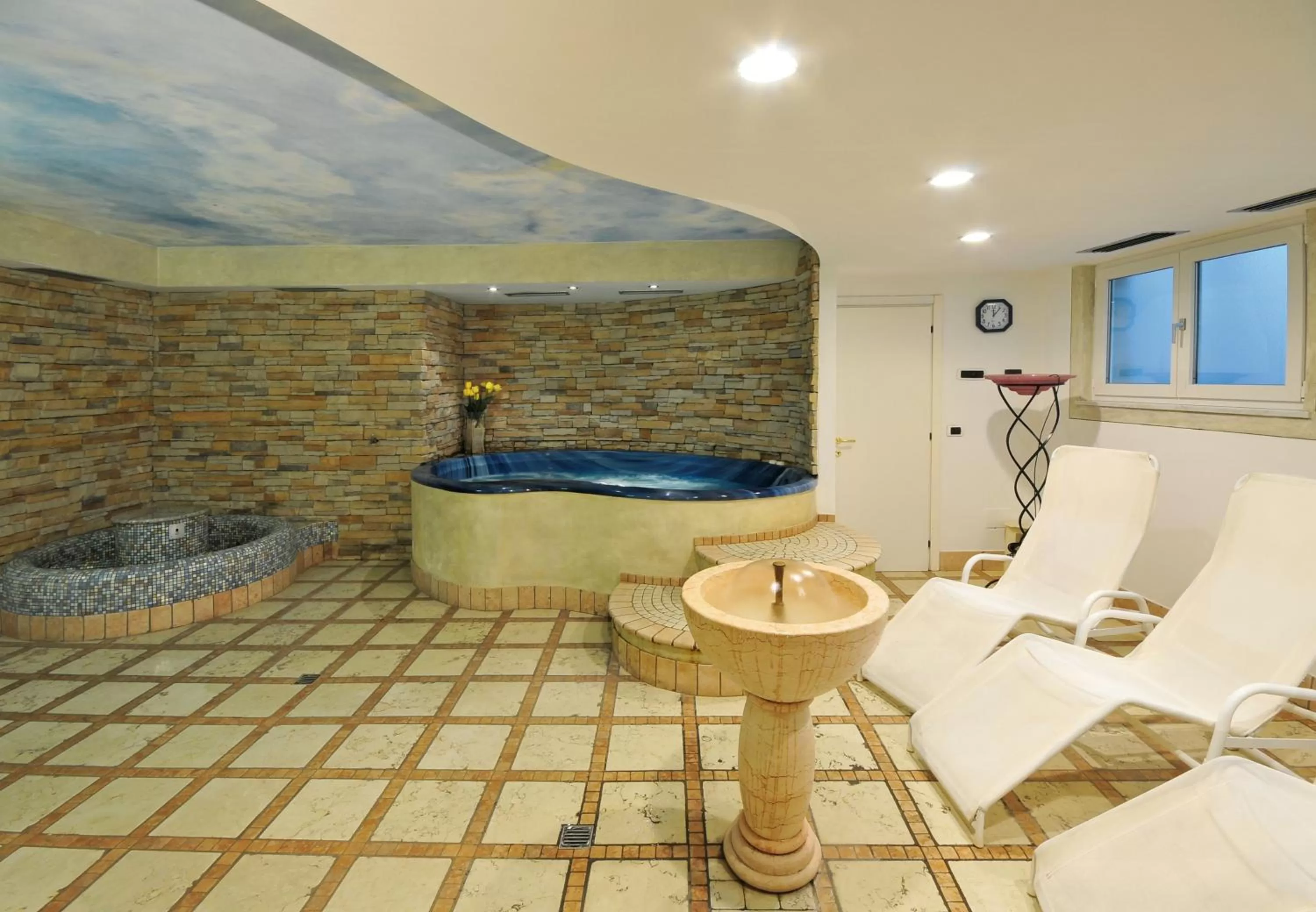 Hot Tub in Olimpia Hotel