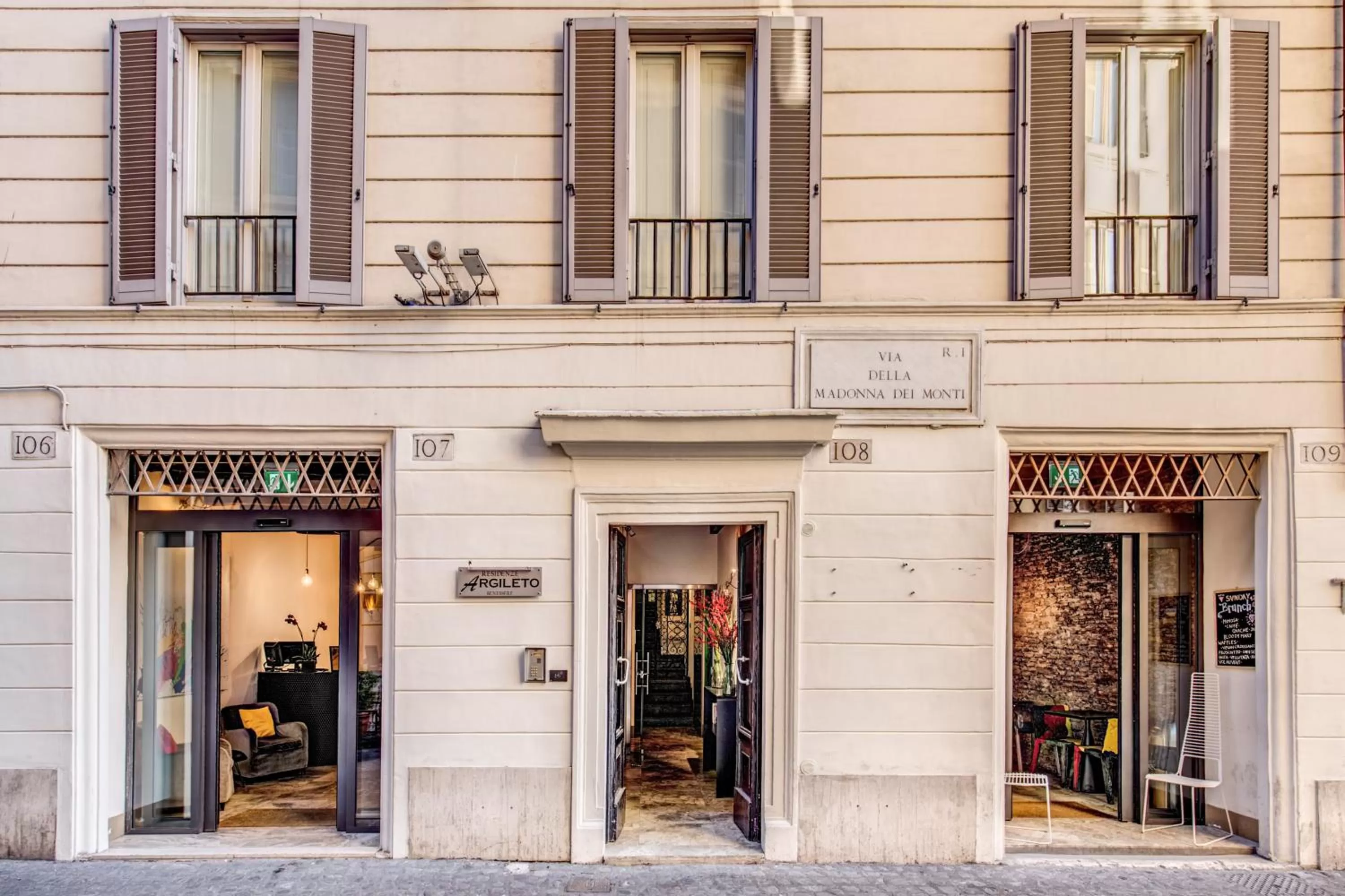Facade/entrance in Argileto Terra