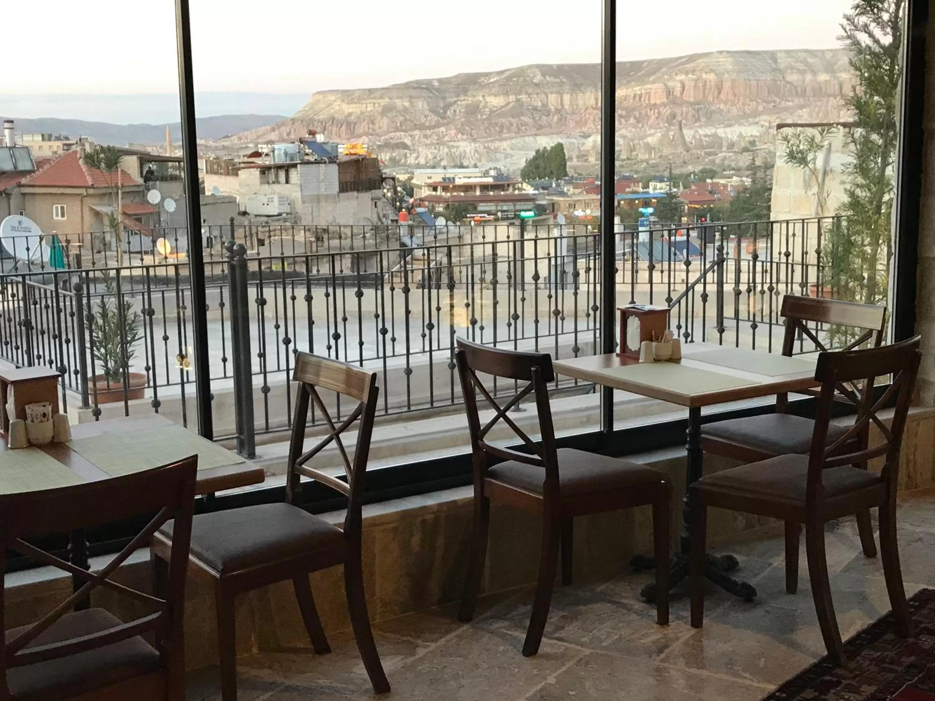 Restaurant/places to eat in Zara Cave Hotel