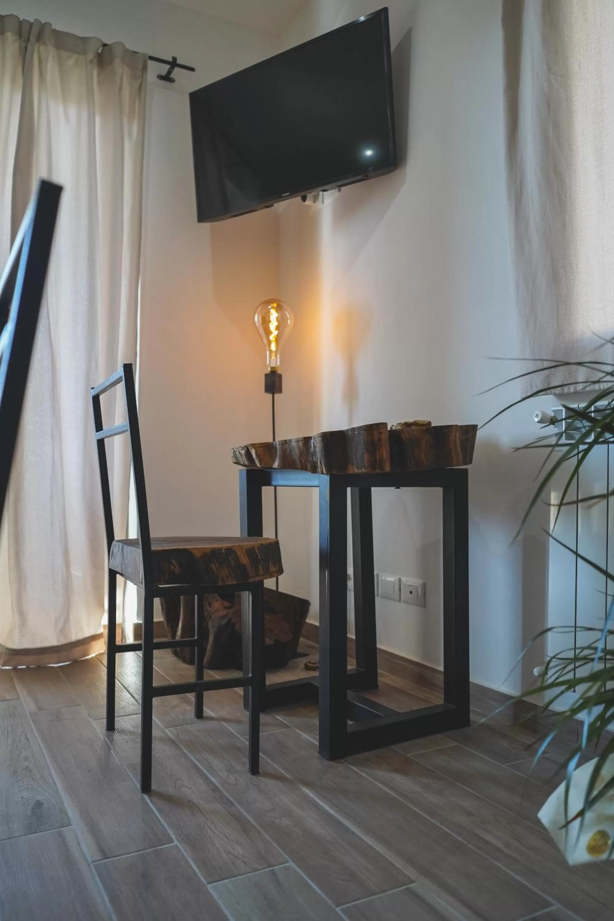 Communal lounge/ TV room, TV/Entertainment Center in Ulivo Design b&b