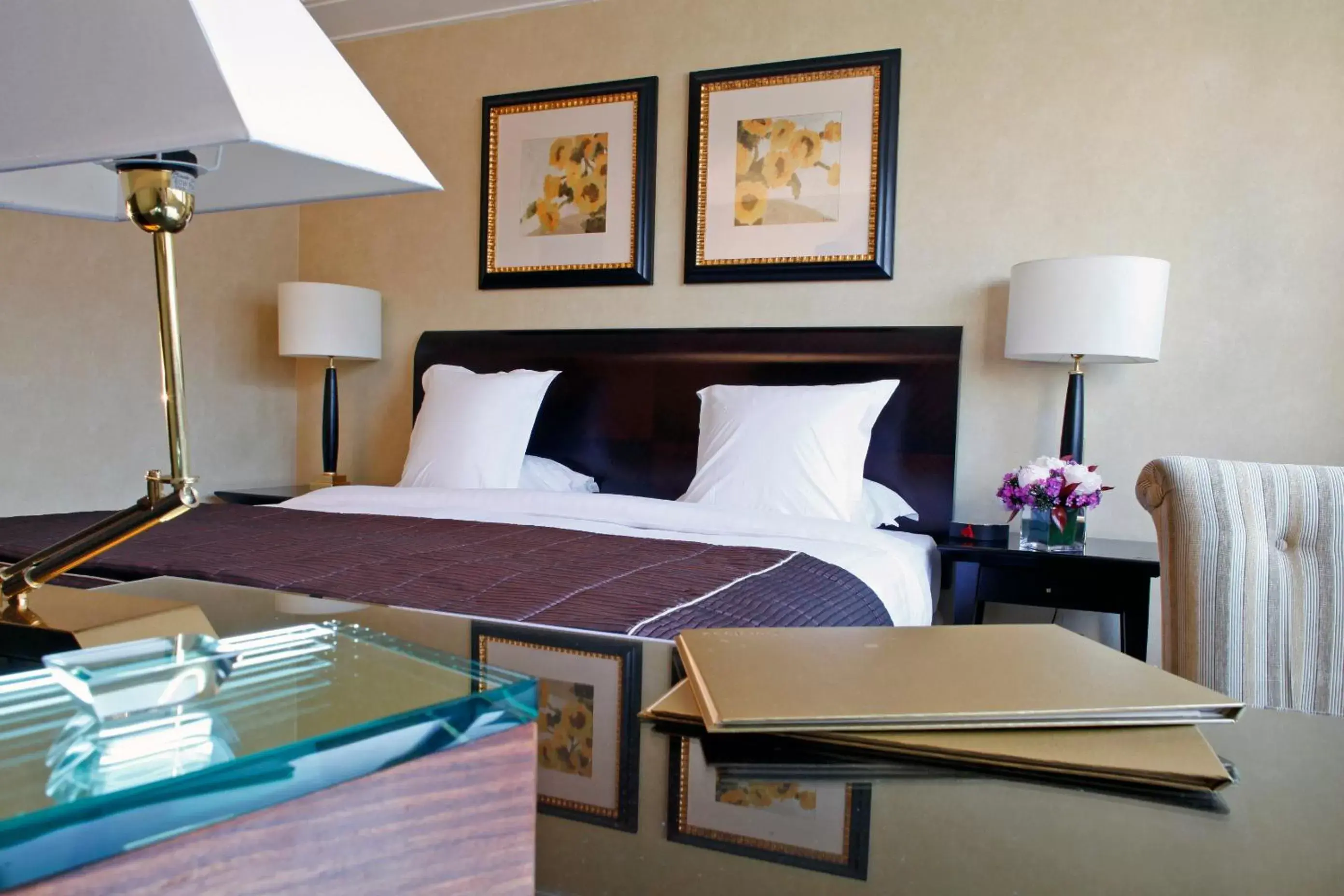 Executive Suite in Warwick Champs-Elysées Paris Executive Suite in Warwick Champs-Elysées Paris