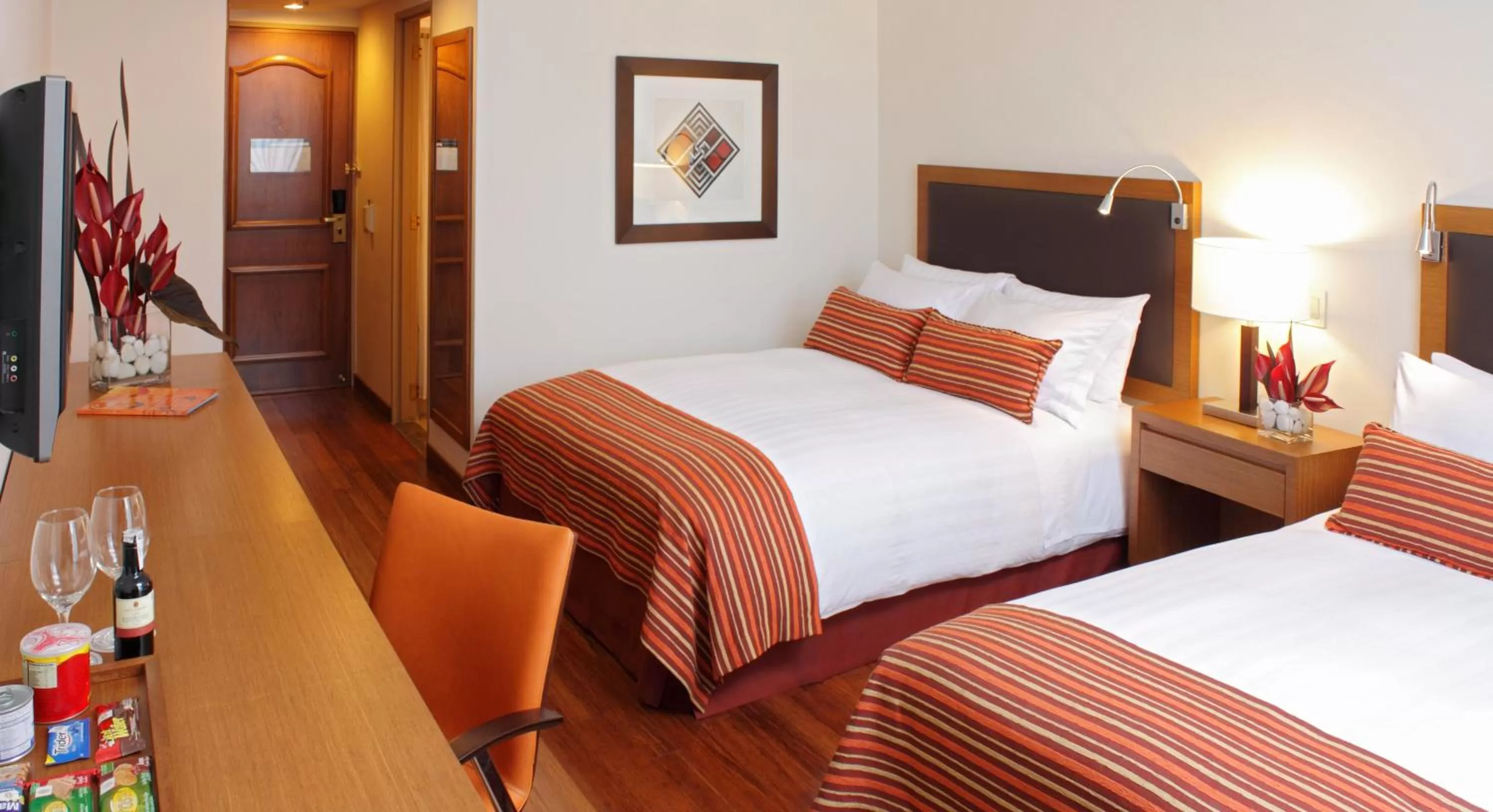 Photo of the whole room, Bed in Hotel Intercontinental Cali by IHG