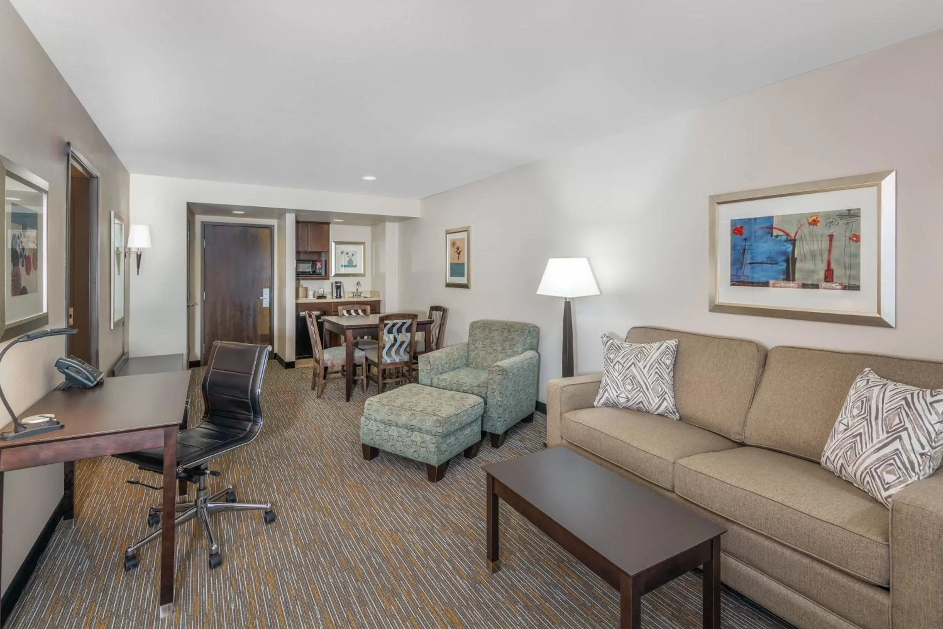 Kitchen or kitchenette in Wingate by Wyndham - St. George