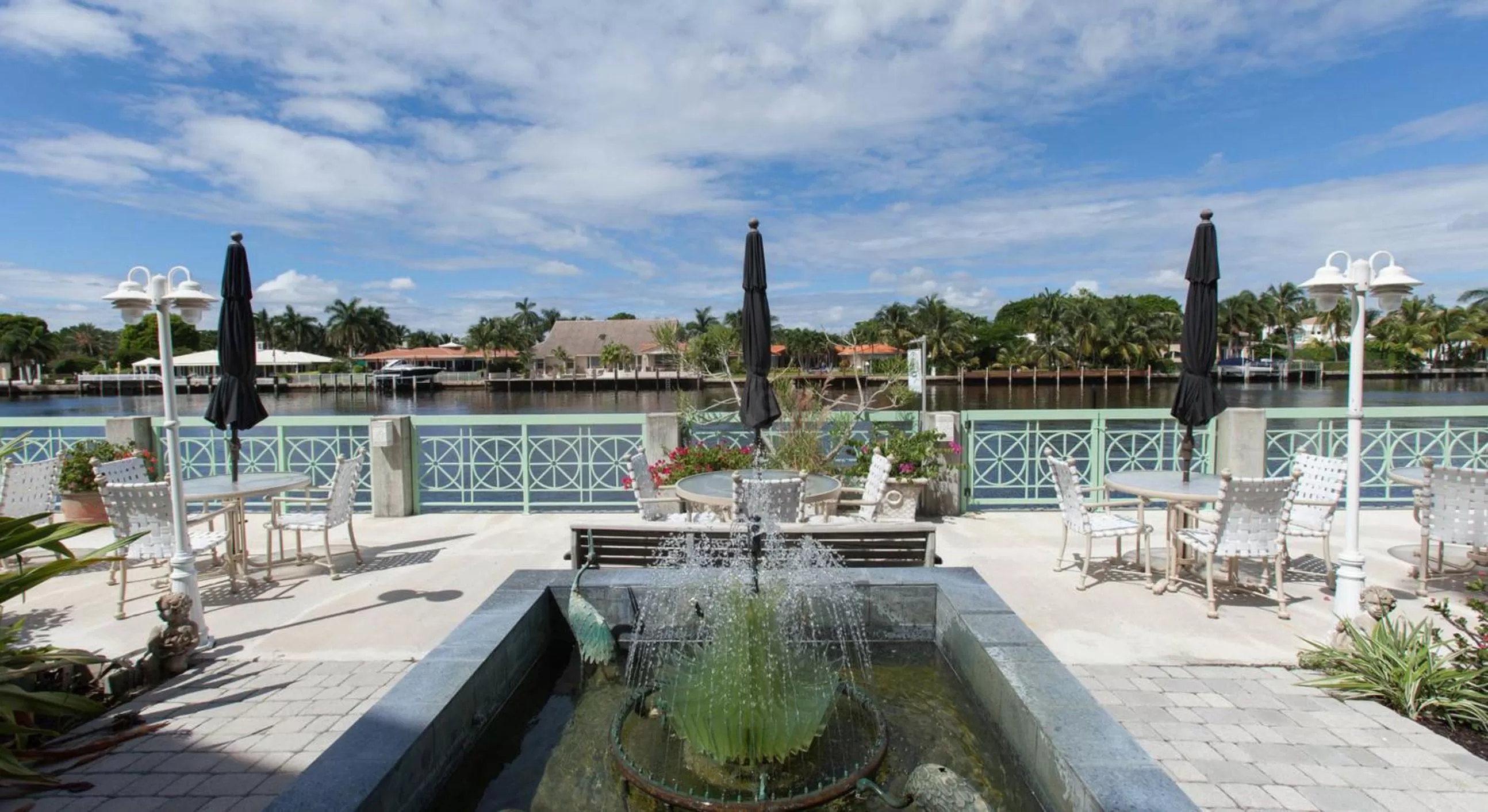 Patio in Manhattan Tower Apartment Hotel