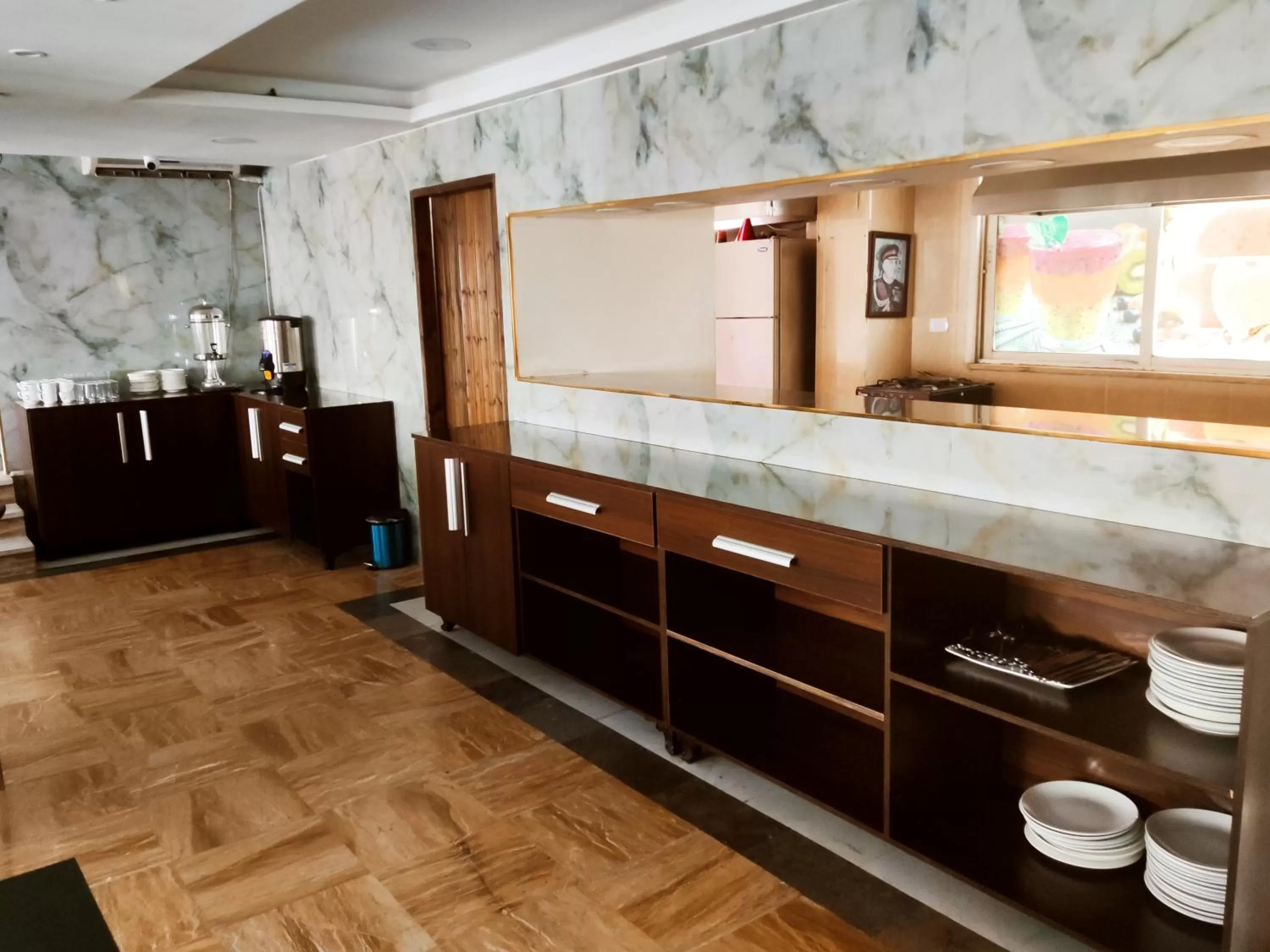 Restaurant/places to eat in Golden Plaza Hotel