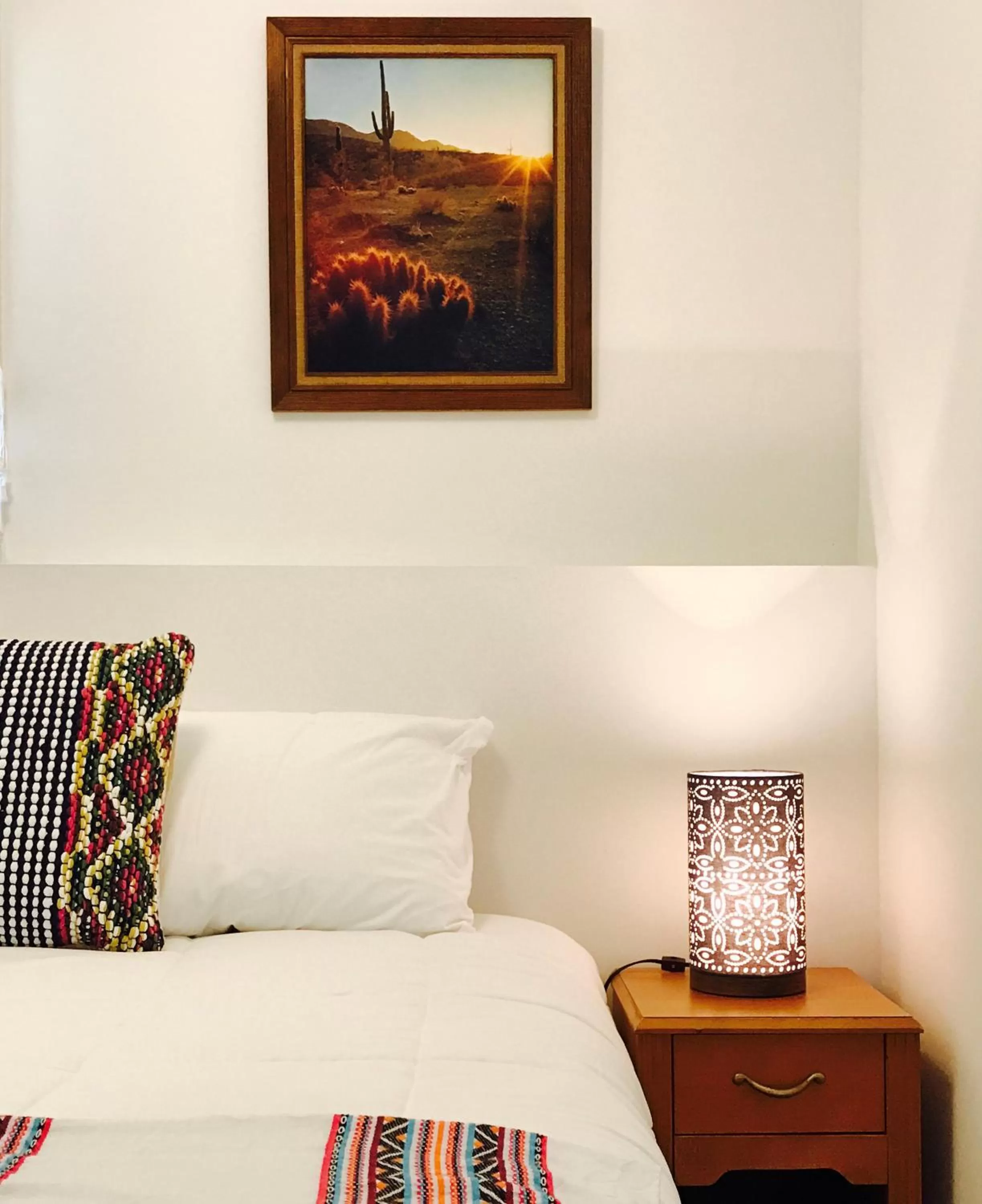 Bed in Dame Fortune's Cottage Court