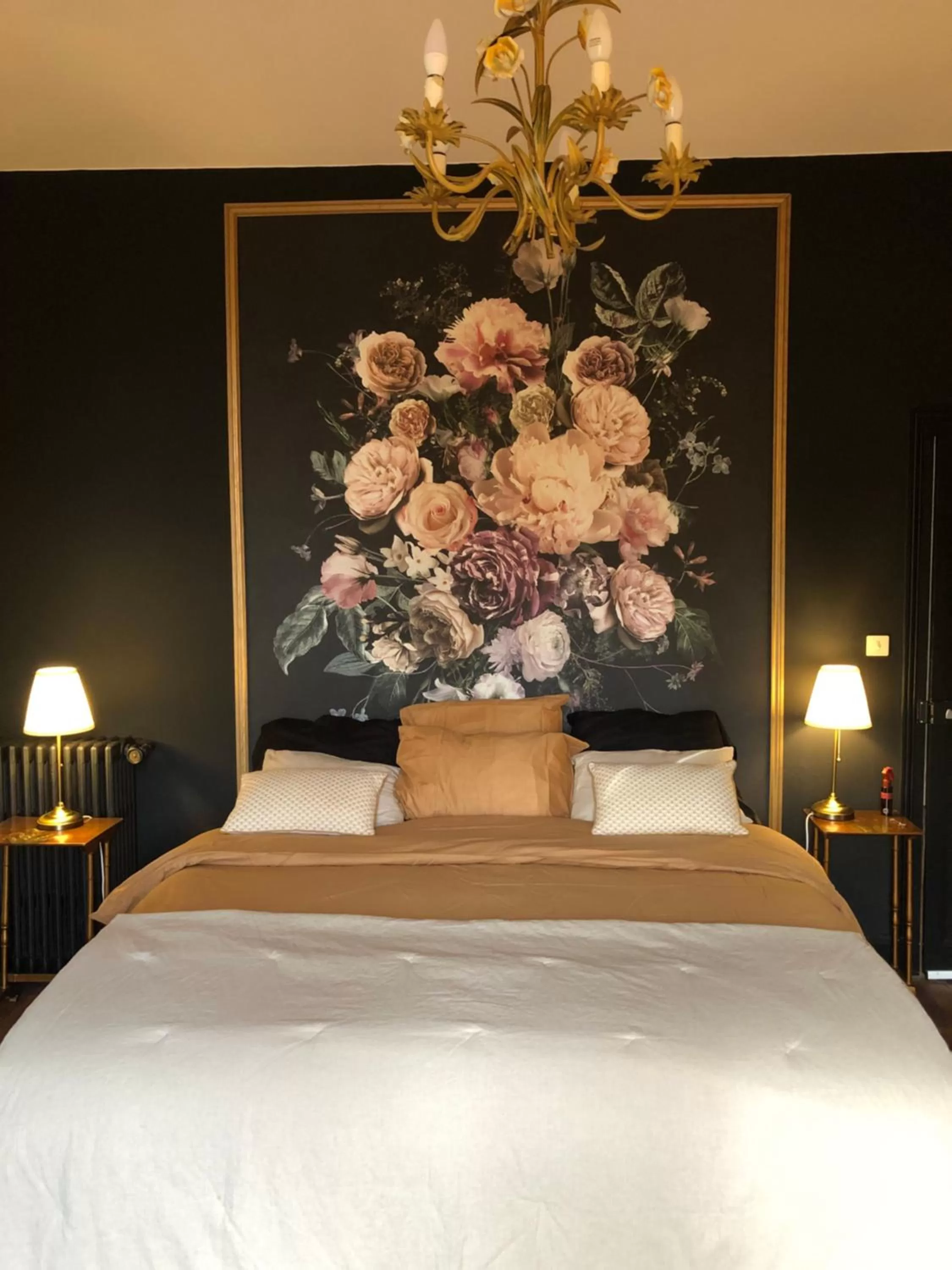 Bedroom, Bed in Maison de la Comtesse