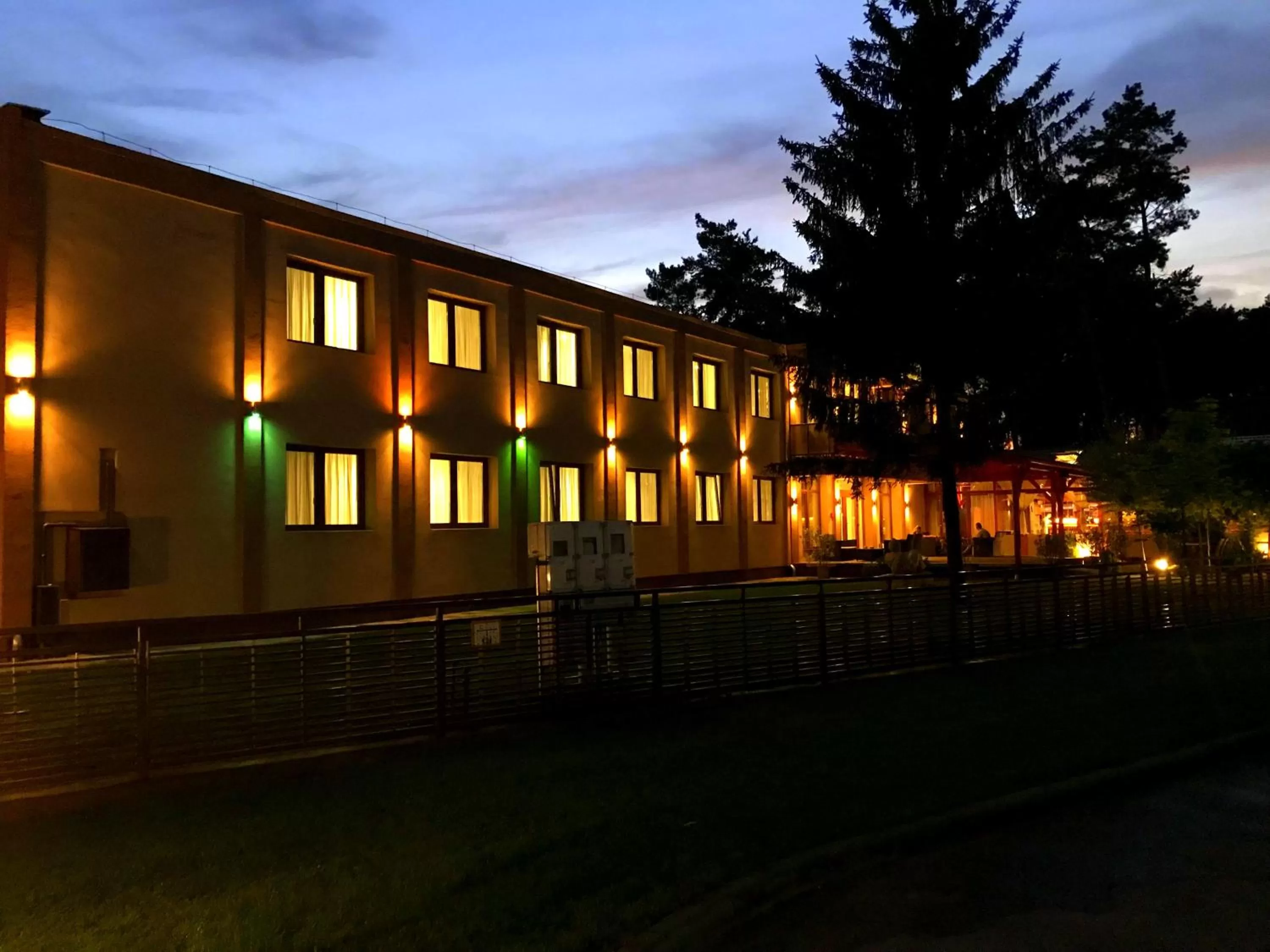 Facade/entrance in Hotel Írisz