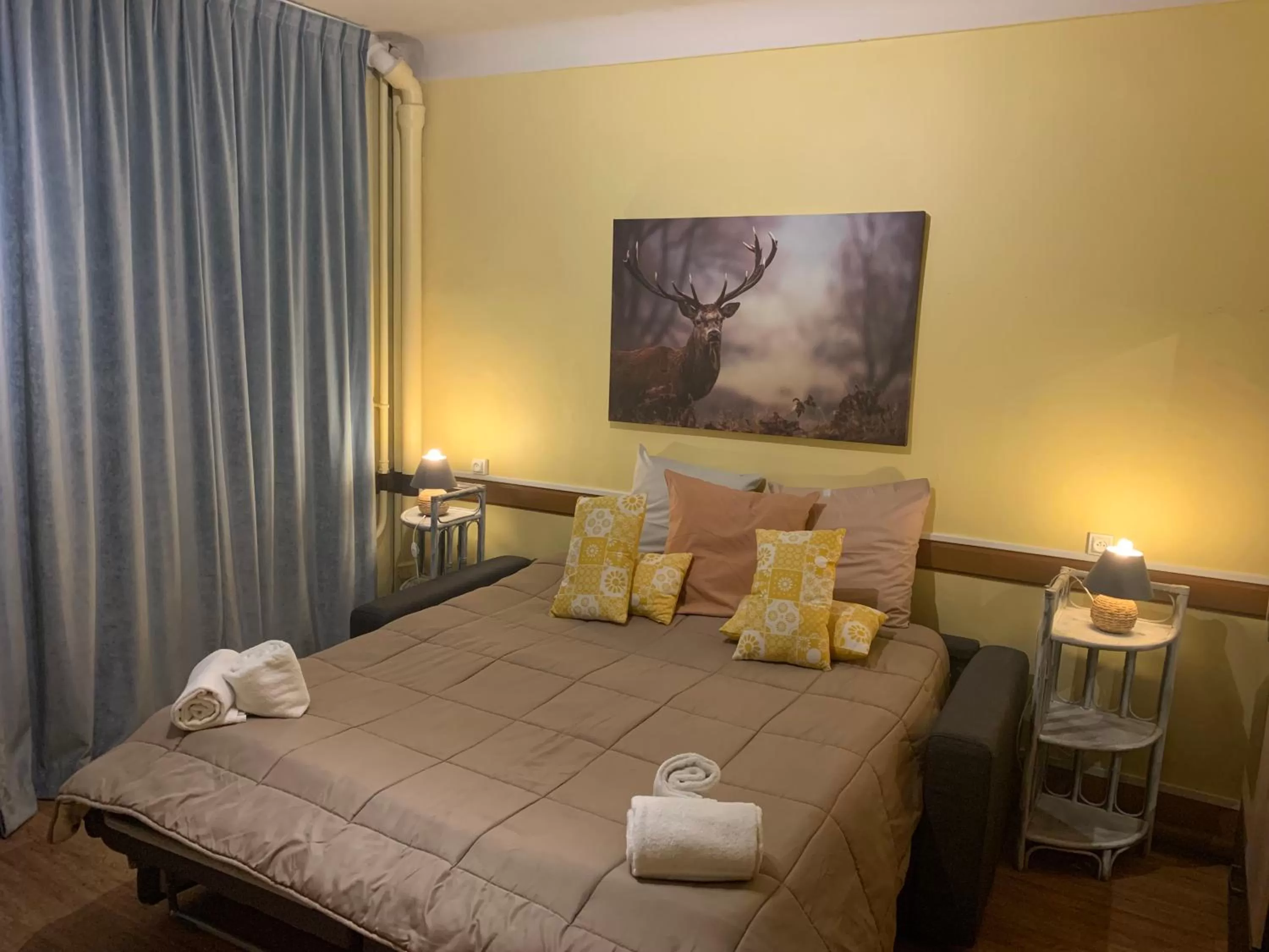 Bed in Hôtel Du Cheval Blanc Barcelonnette