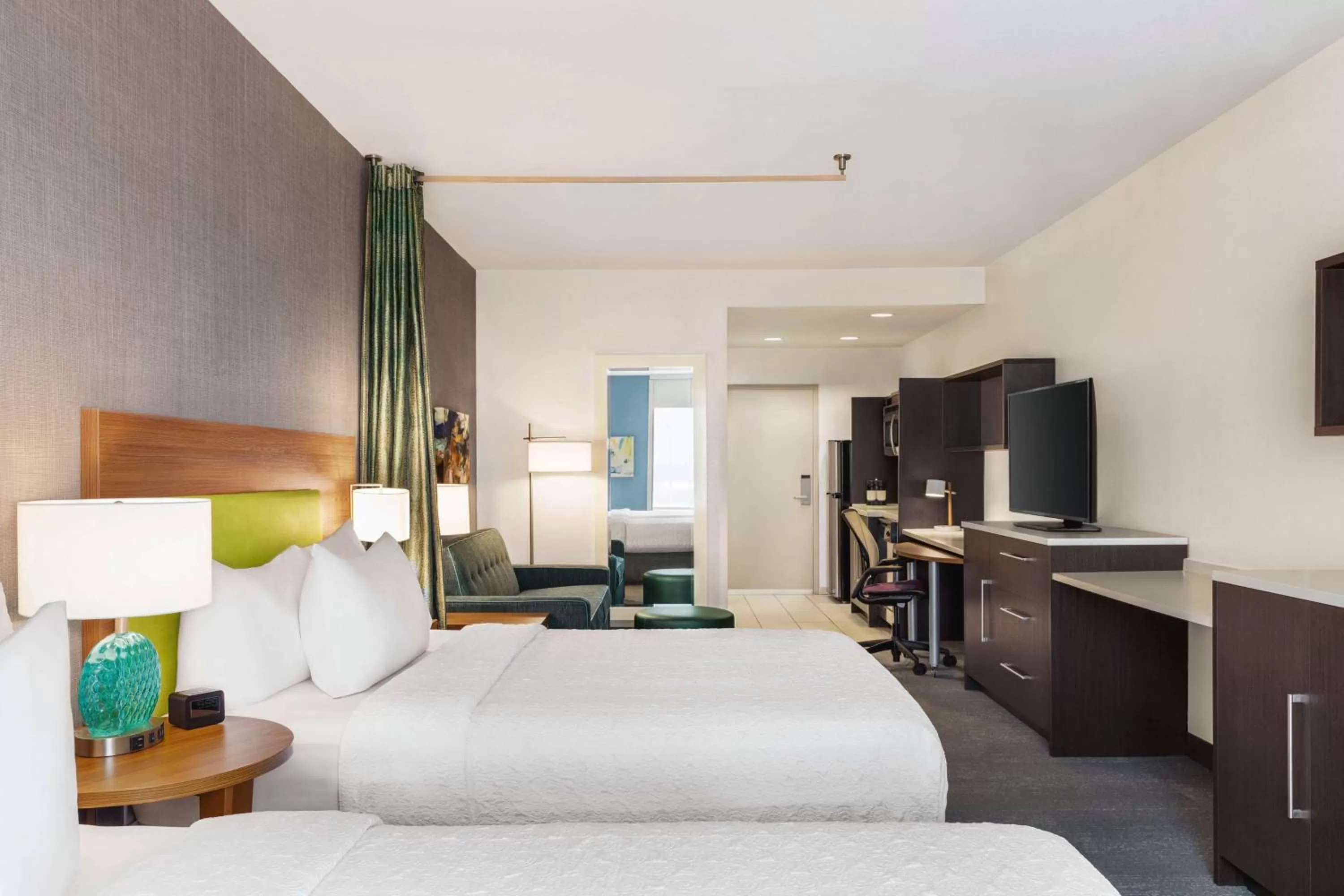 Living room, Bed in Home2 Suites by Hilton Lubbock