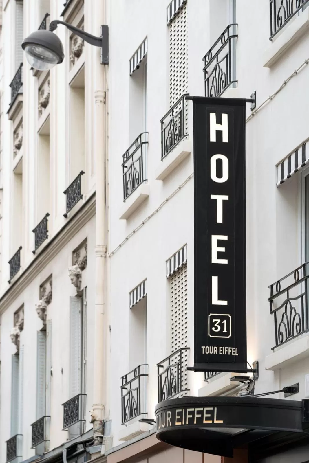 Property building in Hôtel 31 - Paris Tour Eiffel