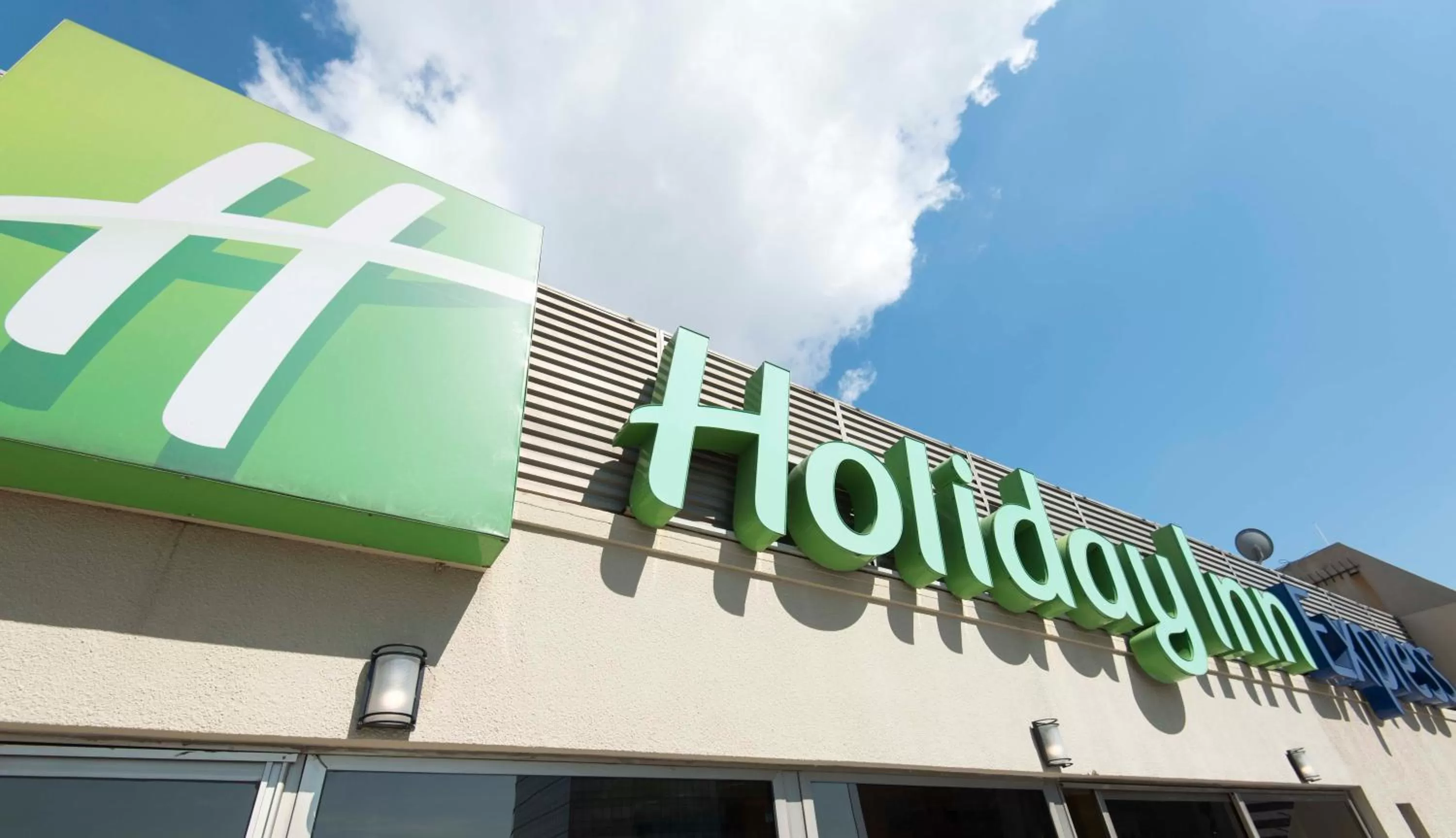 Property building in Holiday Inn Express Puerto Madero by IHG