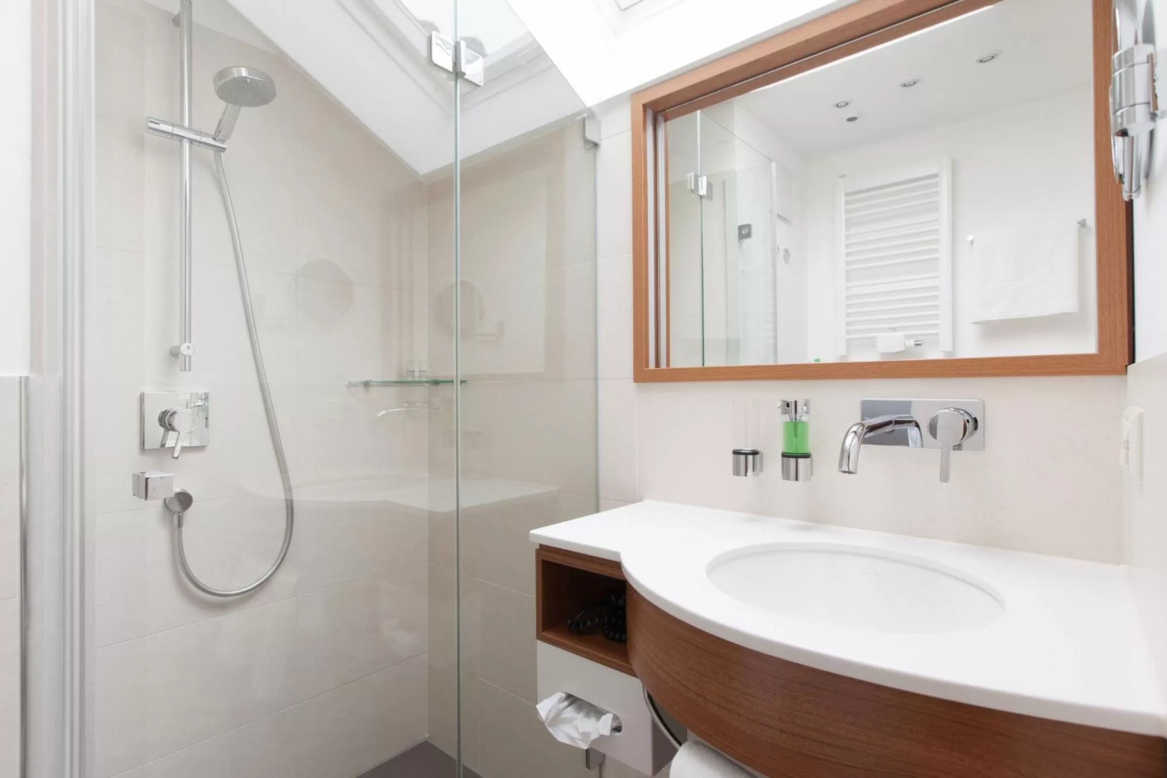 Shower in Hotel Hachinger Hof