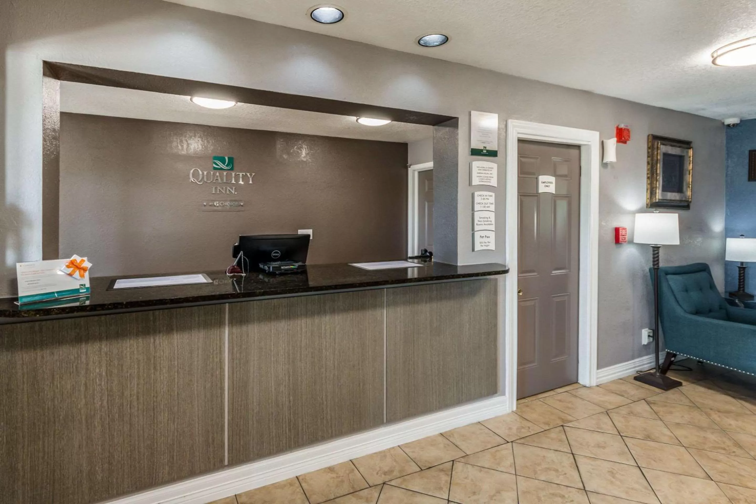 Lobby or reception in Quality Inn I-10 East near Frost Bank Center