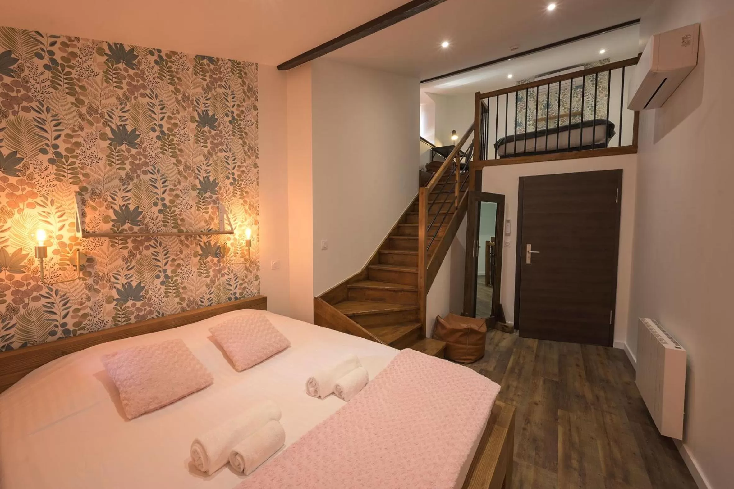 Bed in Hotel De La Croisée