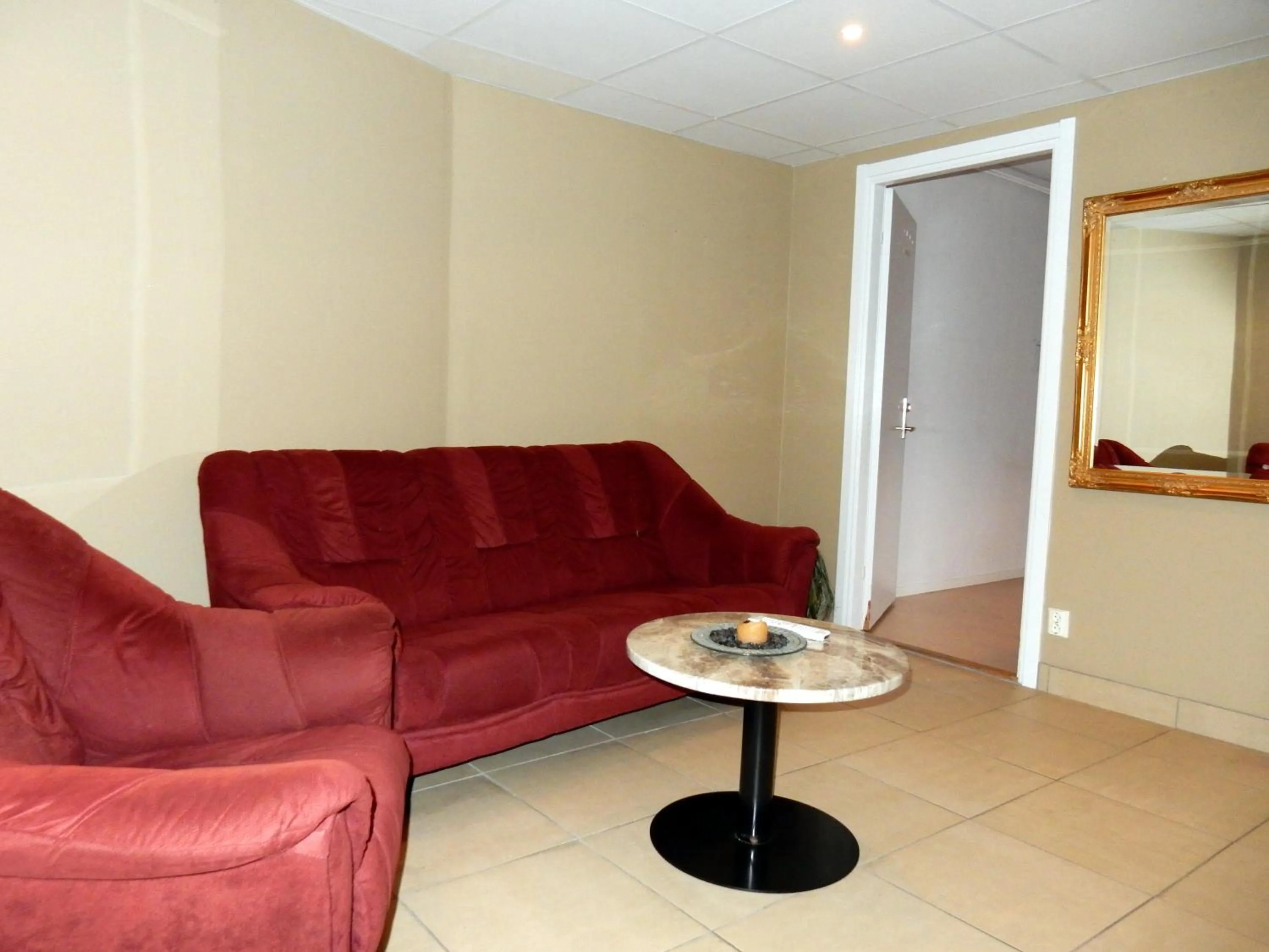 Communal lounge/ TV room in Grand Hotell Bollnäs