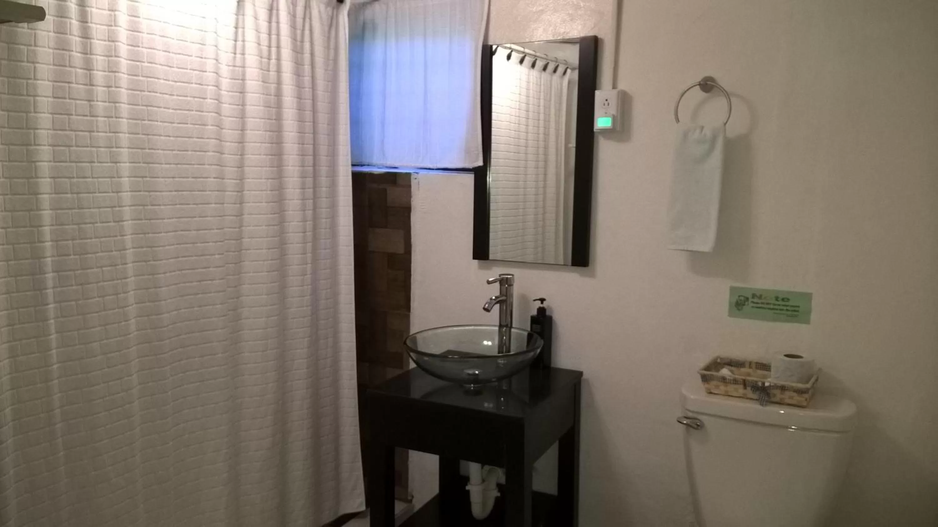 Bathroom in The Red Hut Inn