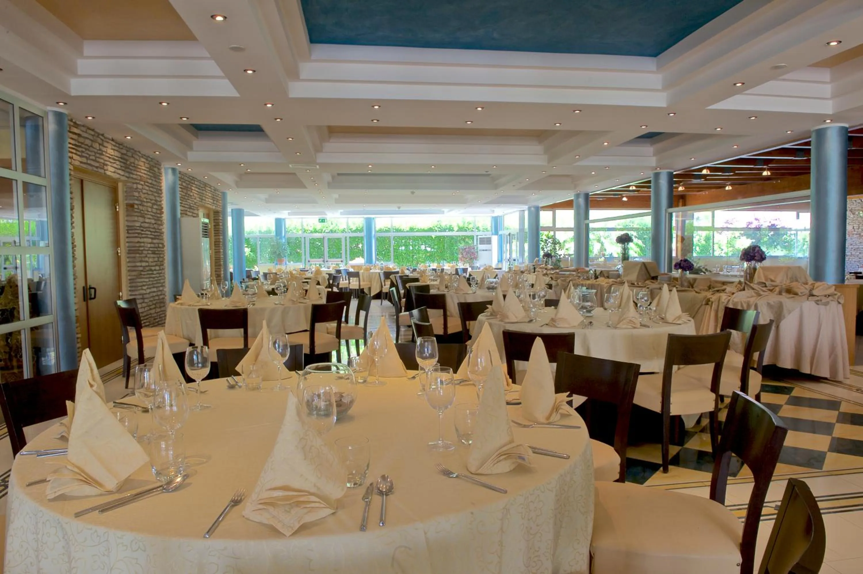Restaurant/places to eat in Albergo Mediterraneo