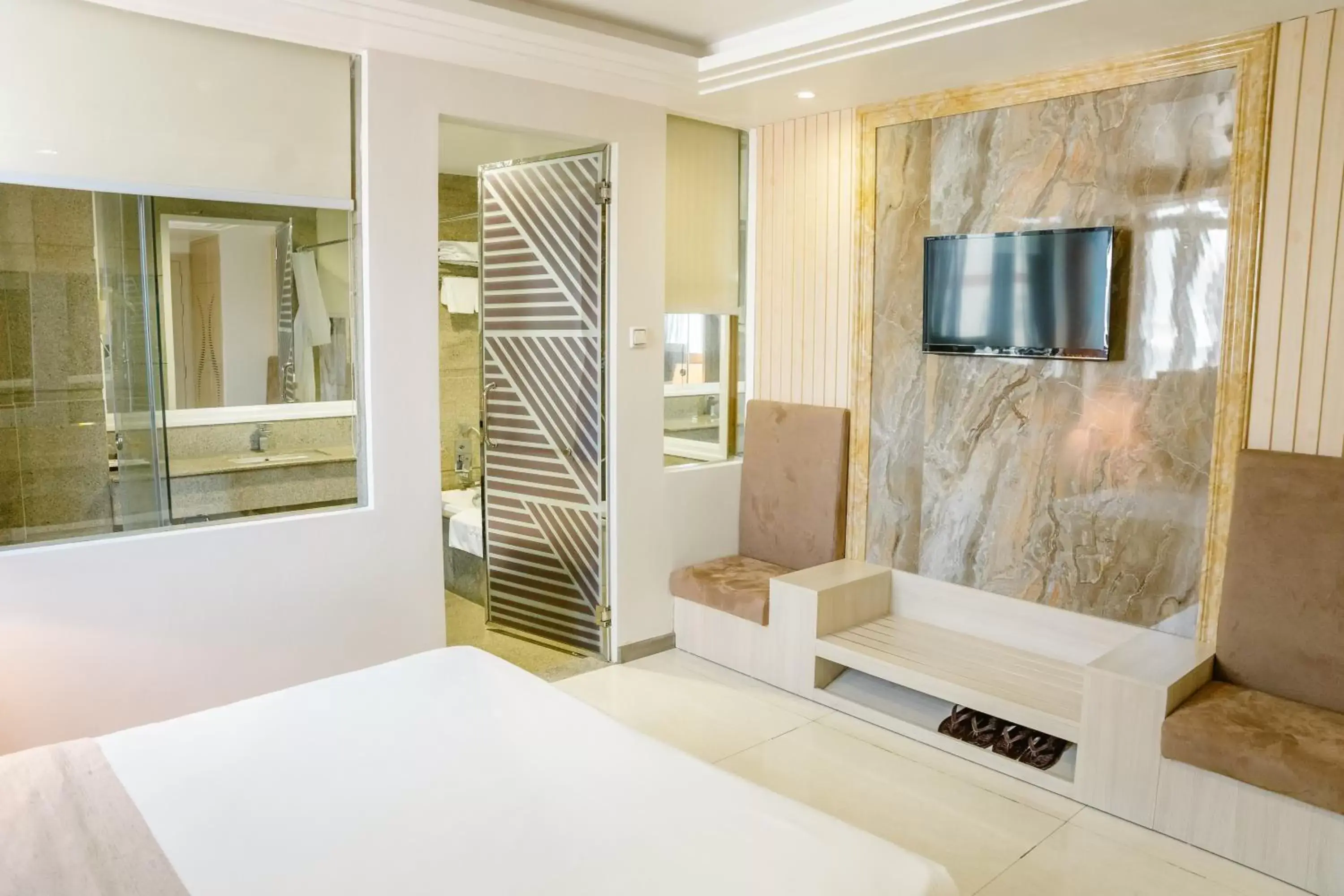 Superior Double Room in Holiday One Can Tho Hotel Superior Double Room in Holiday One Can Tho Hotel