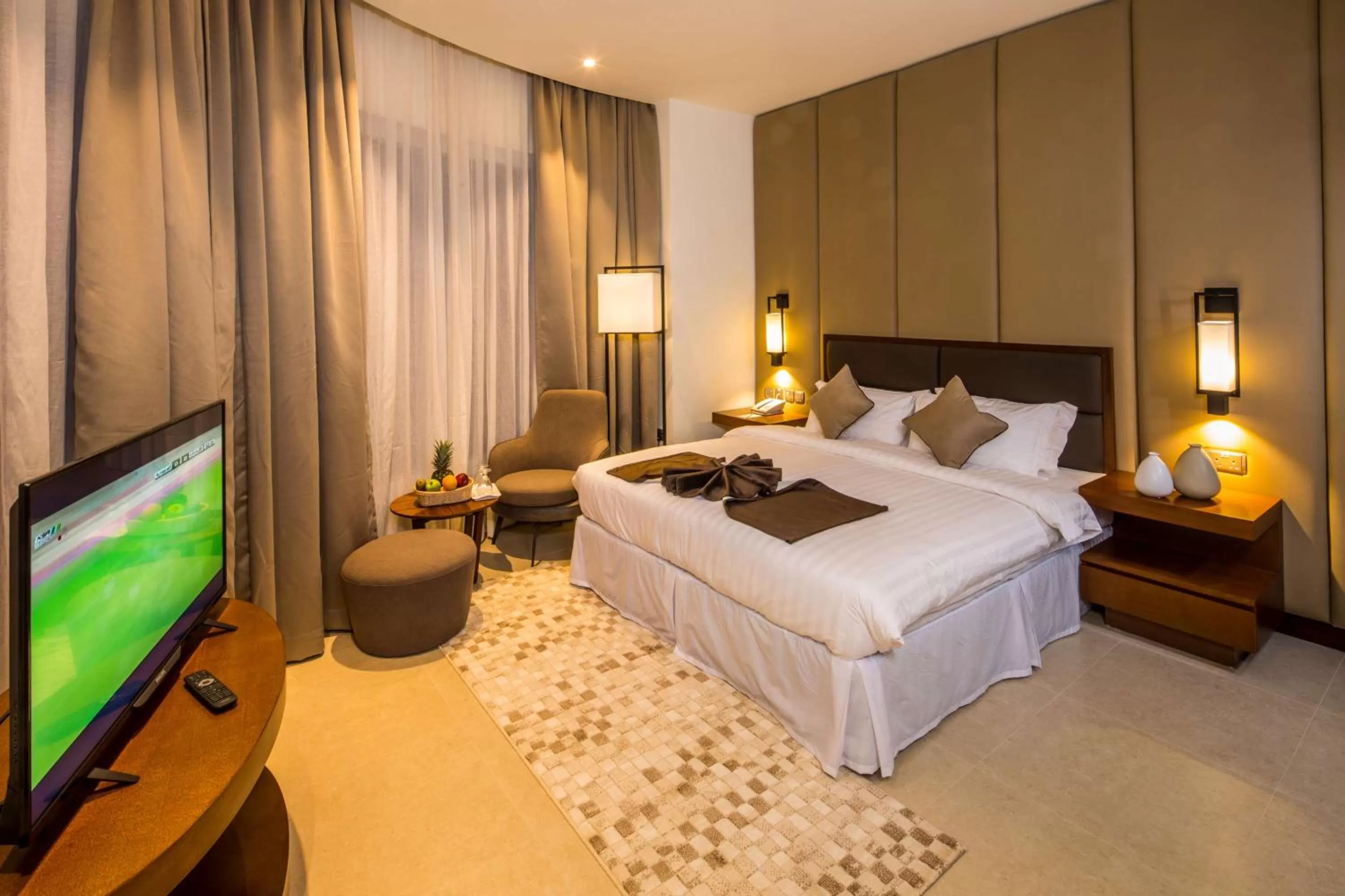 Bedroom, Bed in Arch Hotel