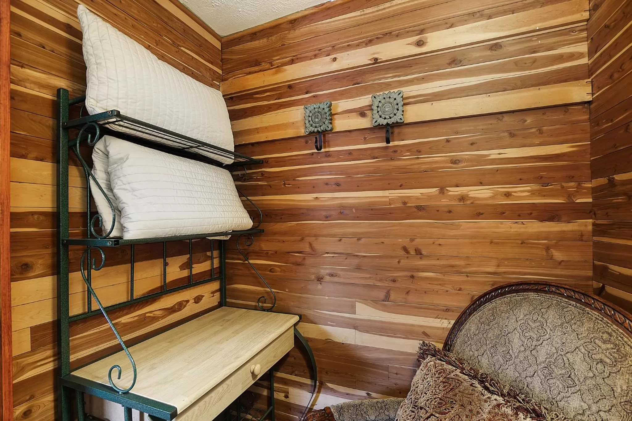 Seating area, Bunk Bed in Hocking Hills Inn