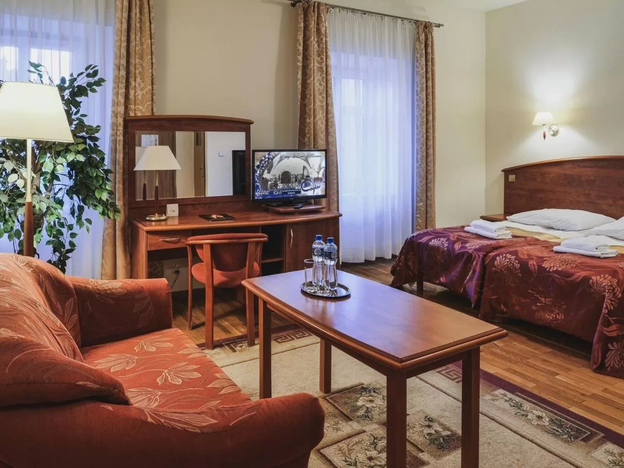 Communal lounge/ TV room, Bed in Hotel Restauracja Caspar