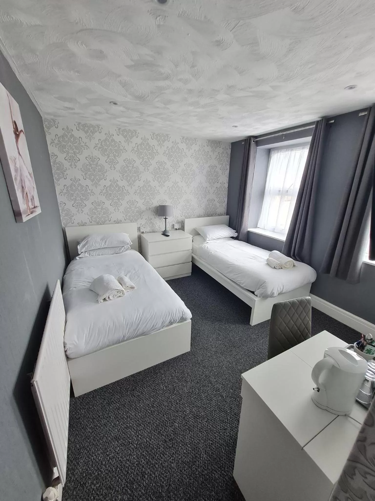 Bedroom, Bed in Queens Plaza Hotel