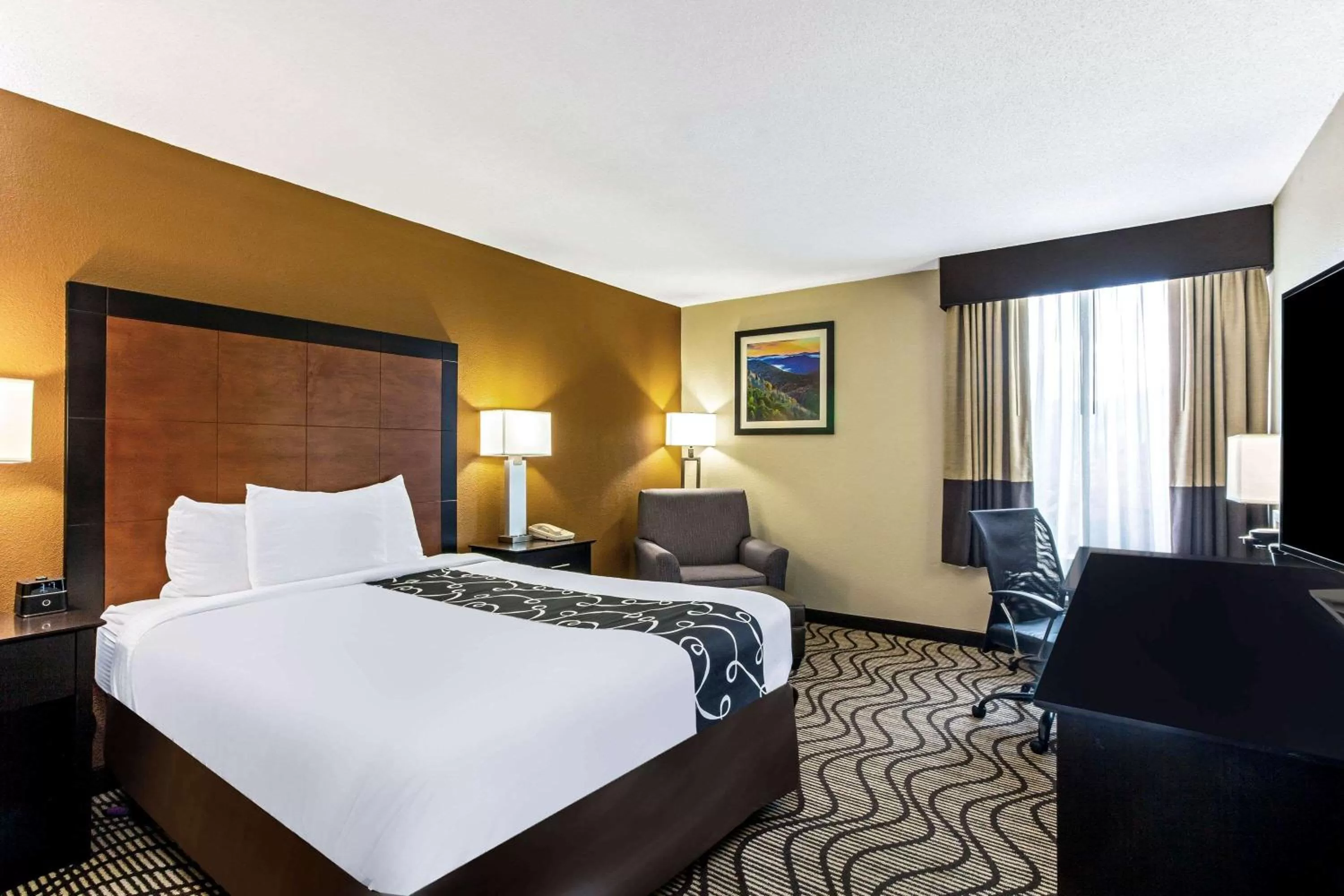 Photo of the whole room, Bed in La Quinta by Wyndham Wytheville