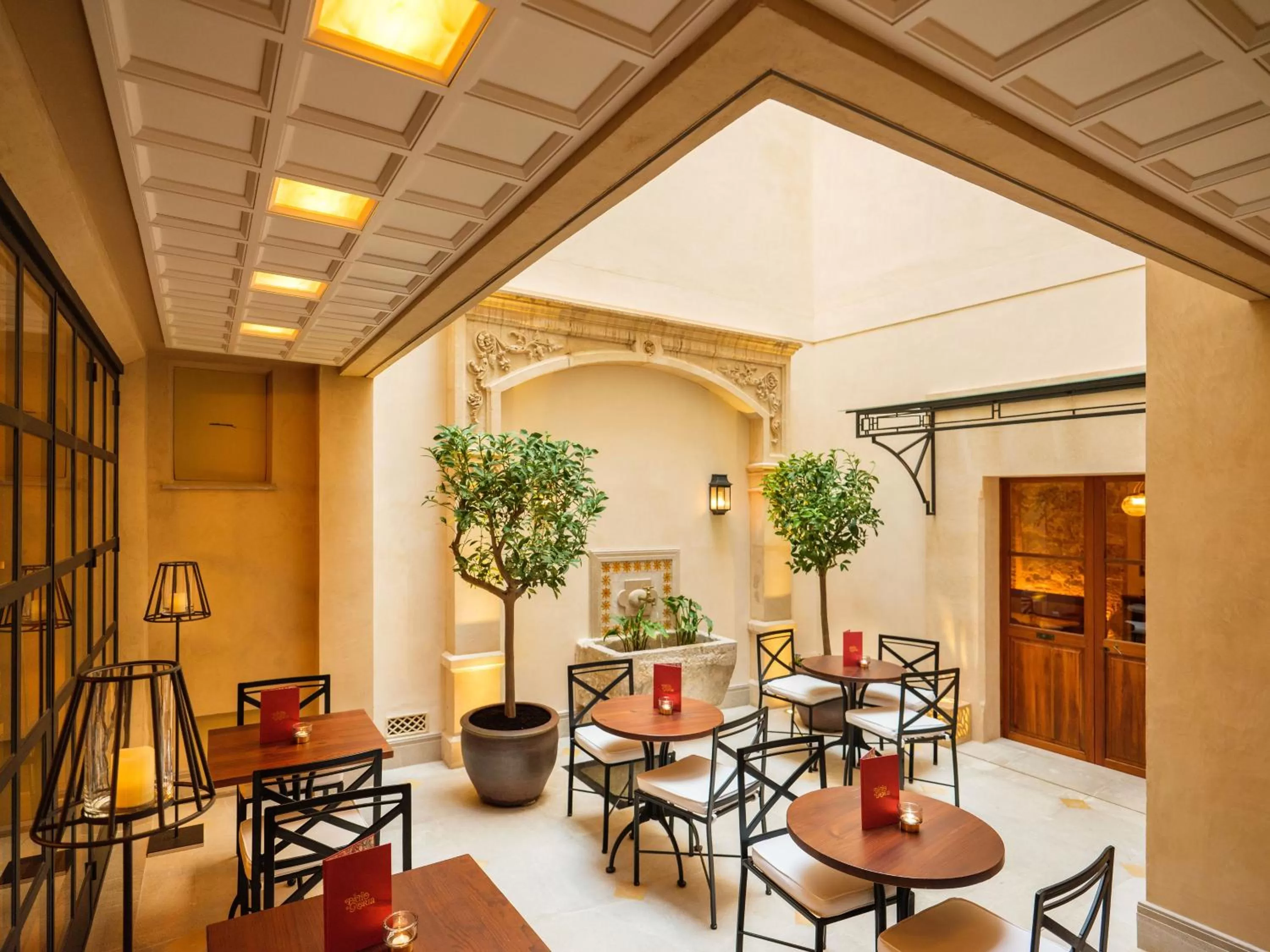 Patio in Hotel Gloria de Sant Jaume