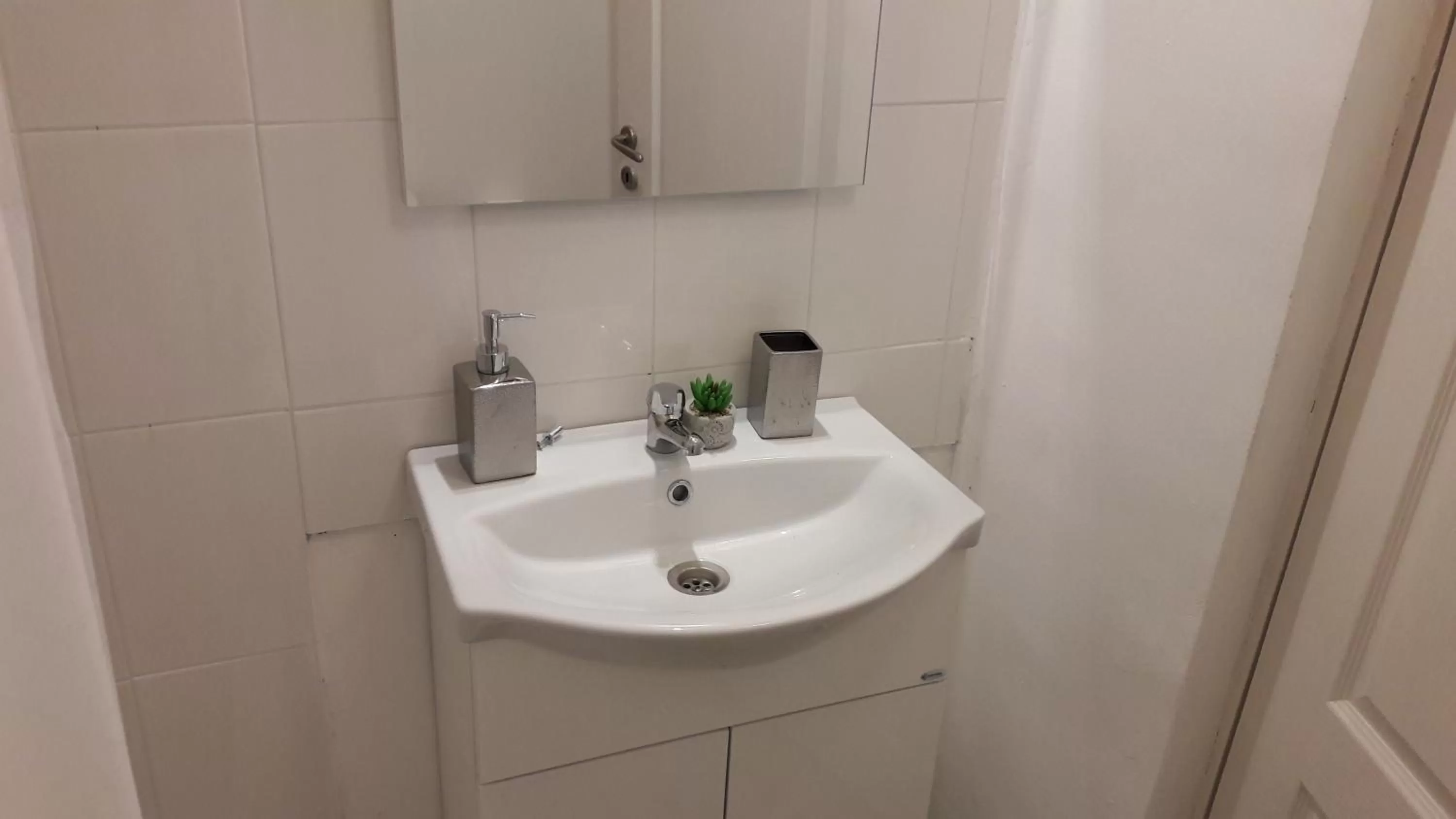 Bathroom in The Floor Piata Unirii