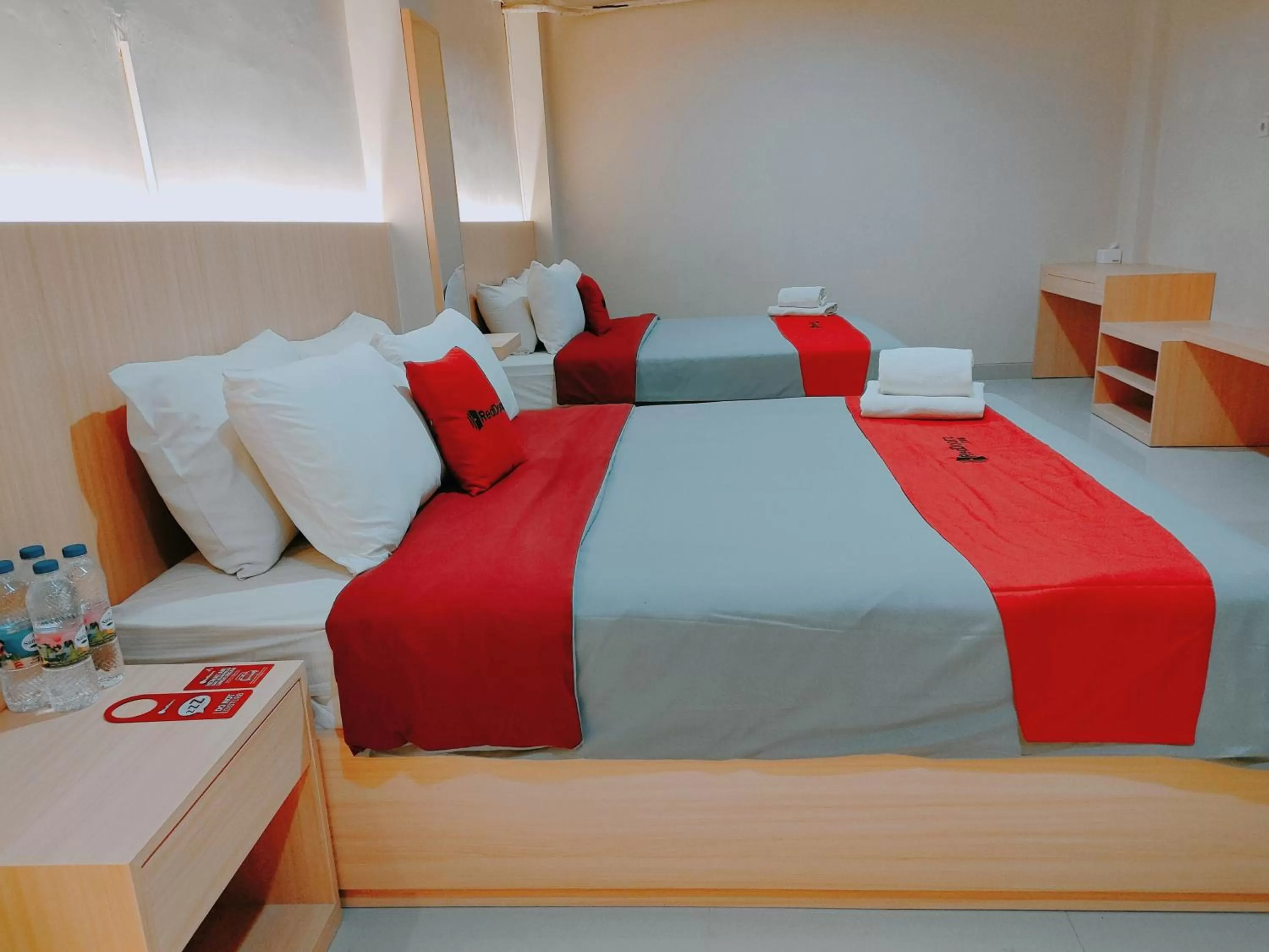 Bedroom, Bed in RedDoorz near Jogja National Museum