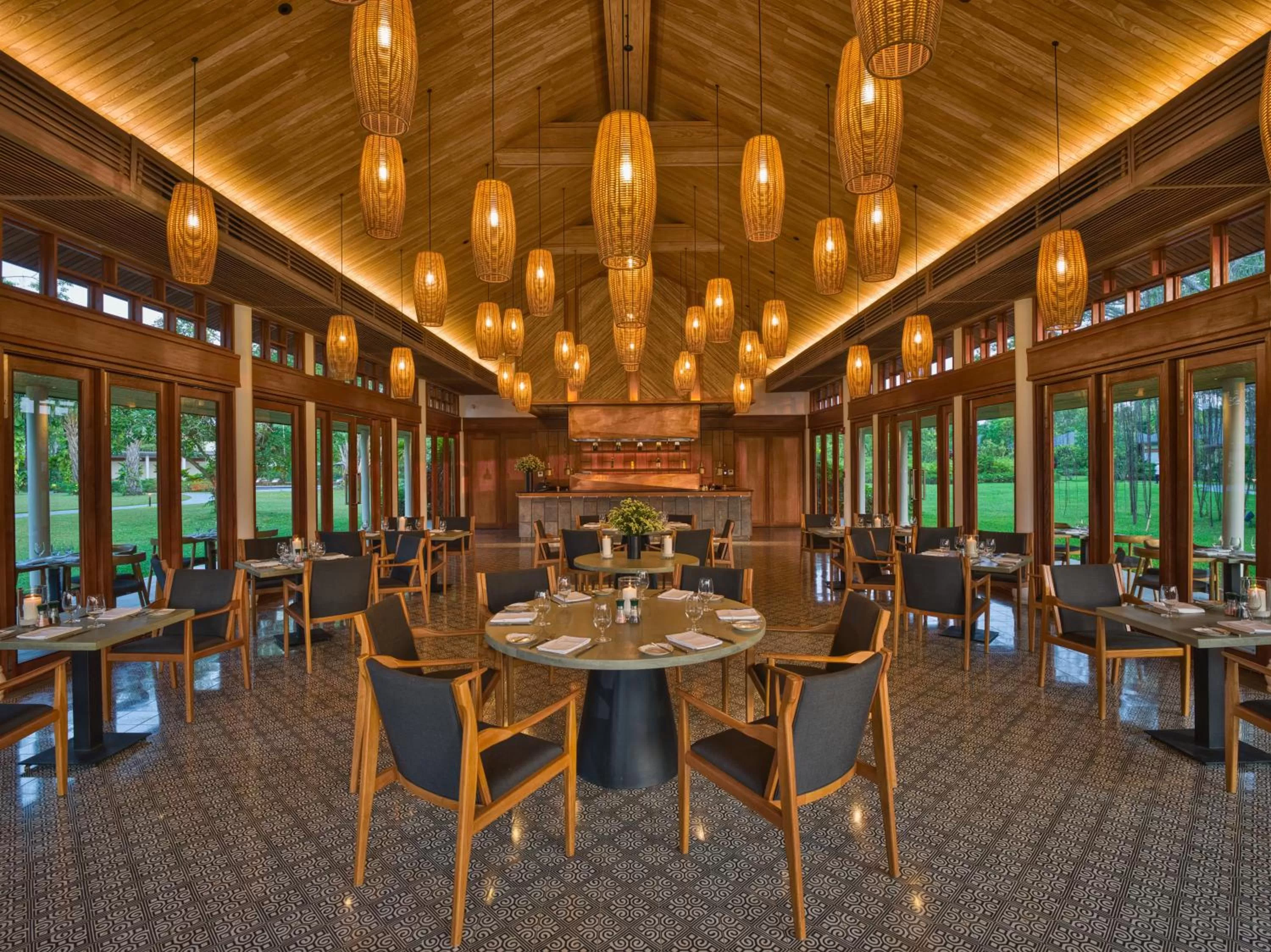 Restaurant/places to eat in Azerai Can Tho