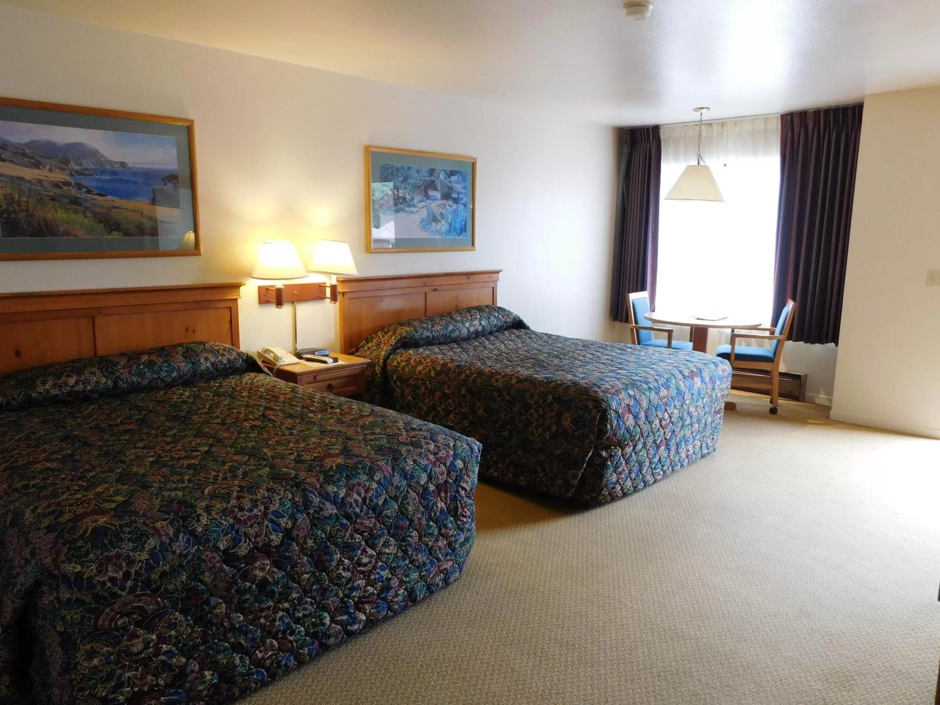 Bed in Pacific Gardens Inn