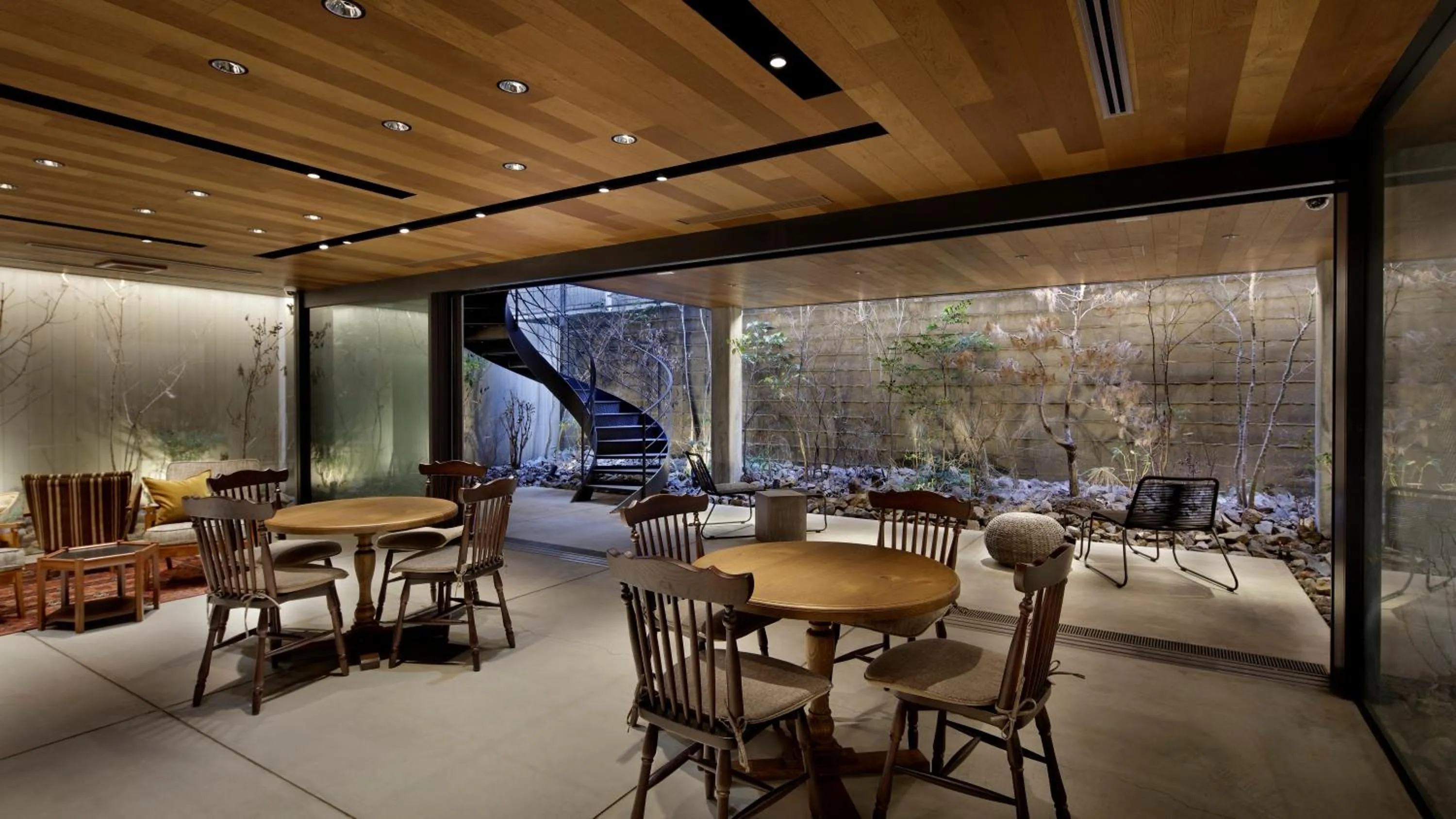 Communal lounge/ TV room in Piece Hostel Sanjo