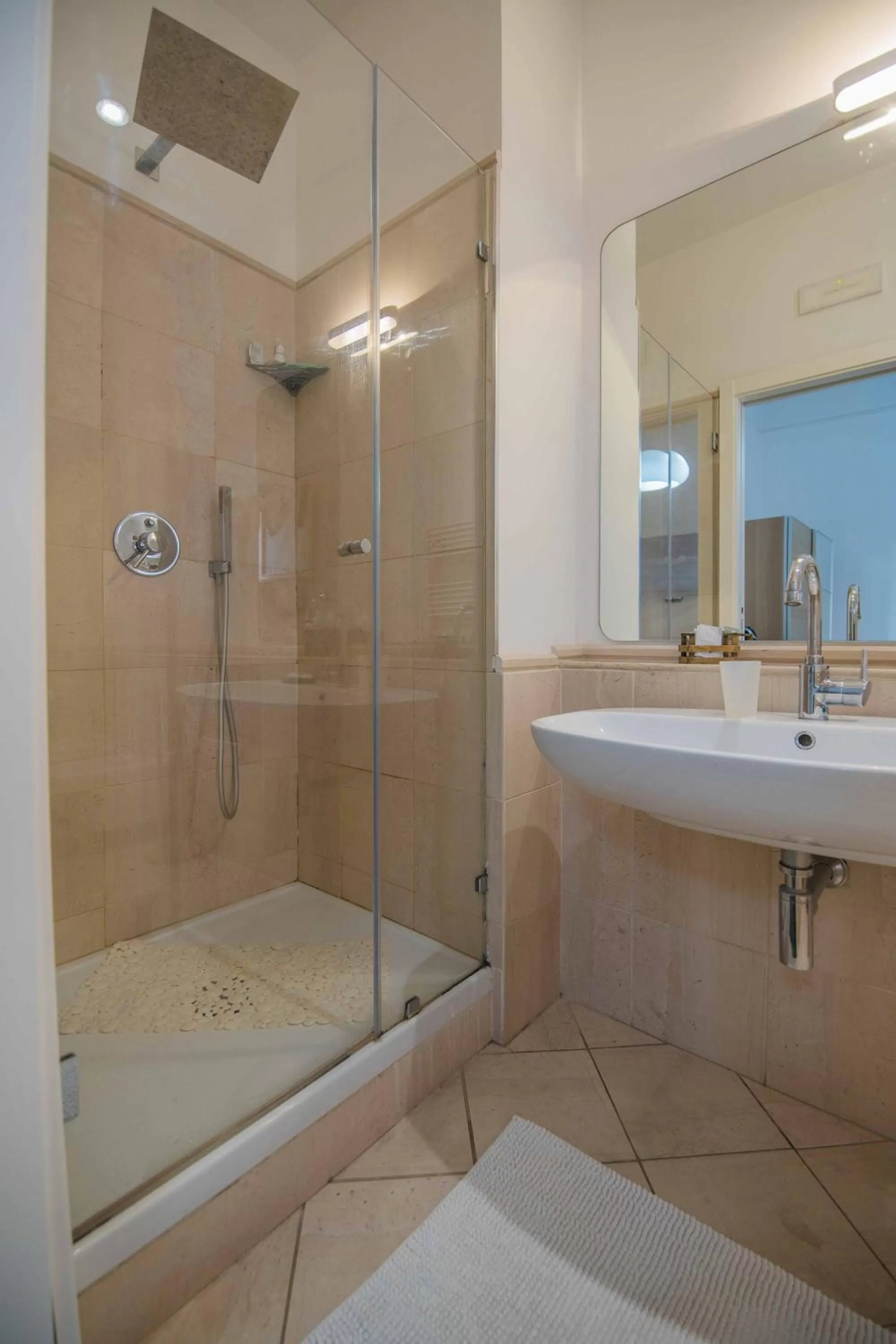 Shower in Bed&Breakfast Salerno