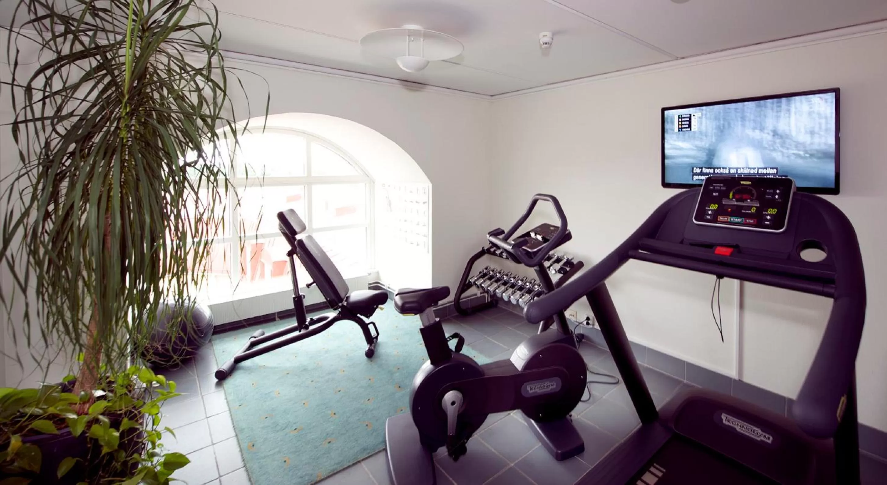 Fitness centre/facilities in Home Hotel Uman