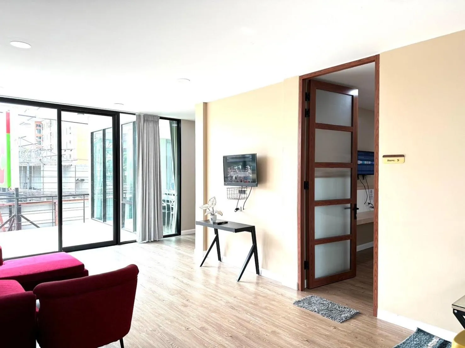 Communal lounge/ TV room in บันดารี่ ริชชี่ (Bhundaree Richy)