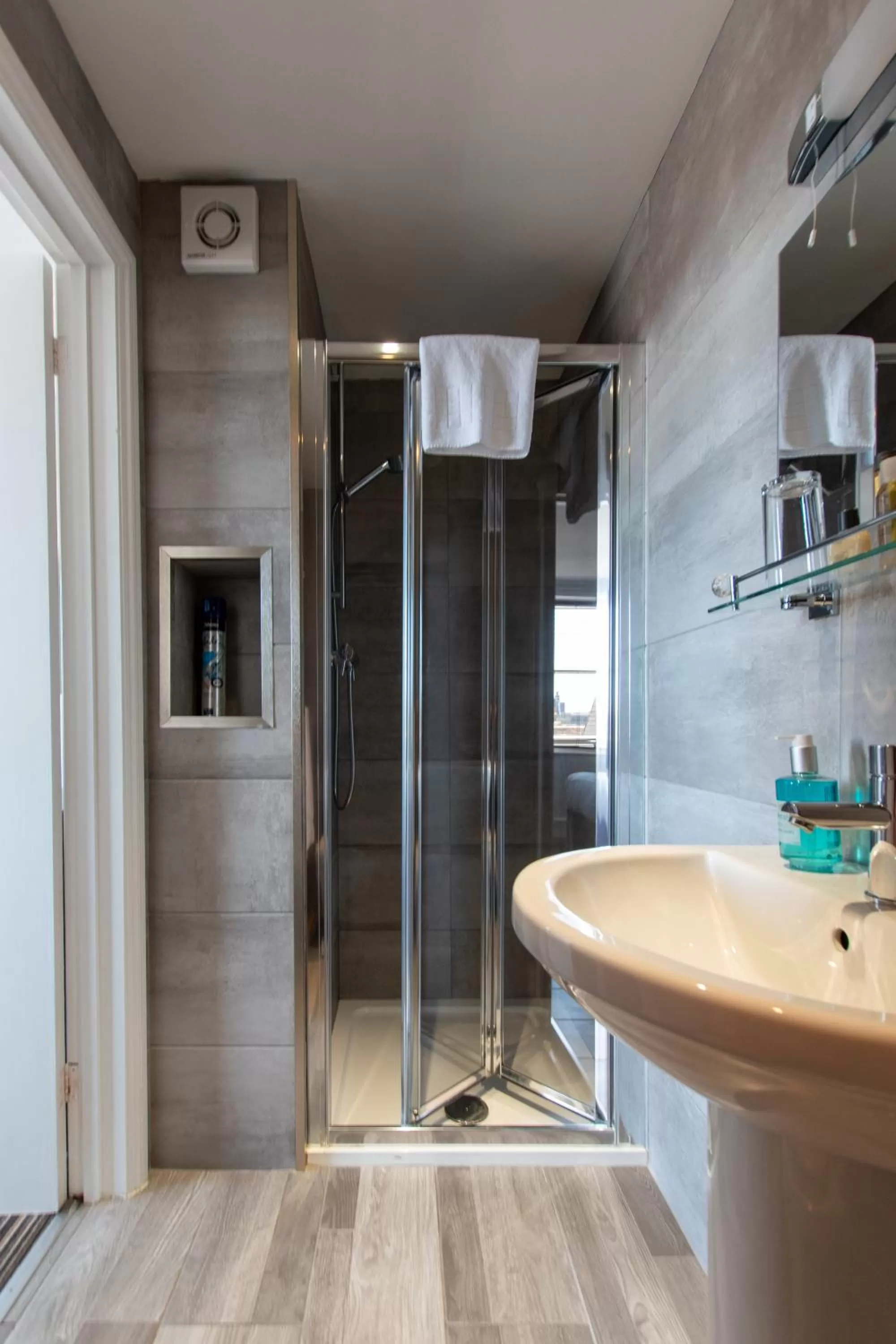 Bathroom in New Steine Hotel - B&B