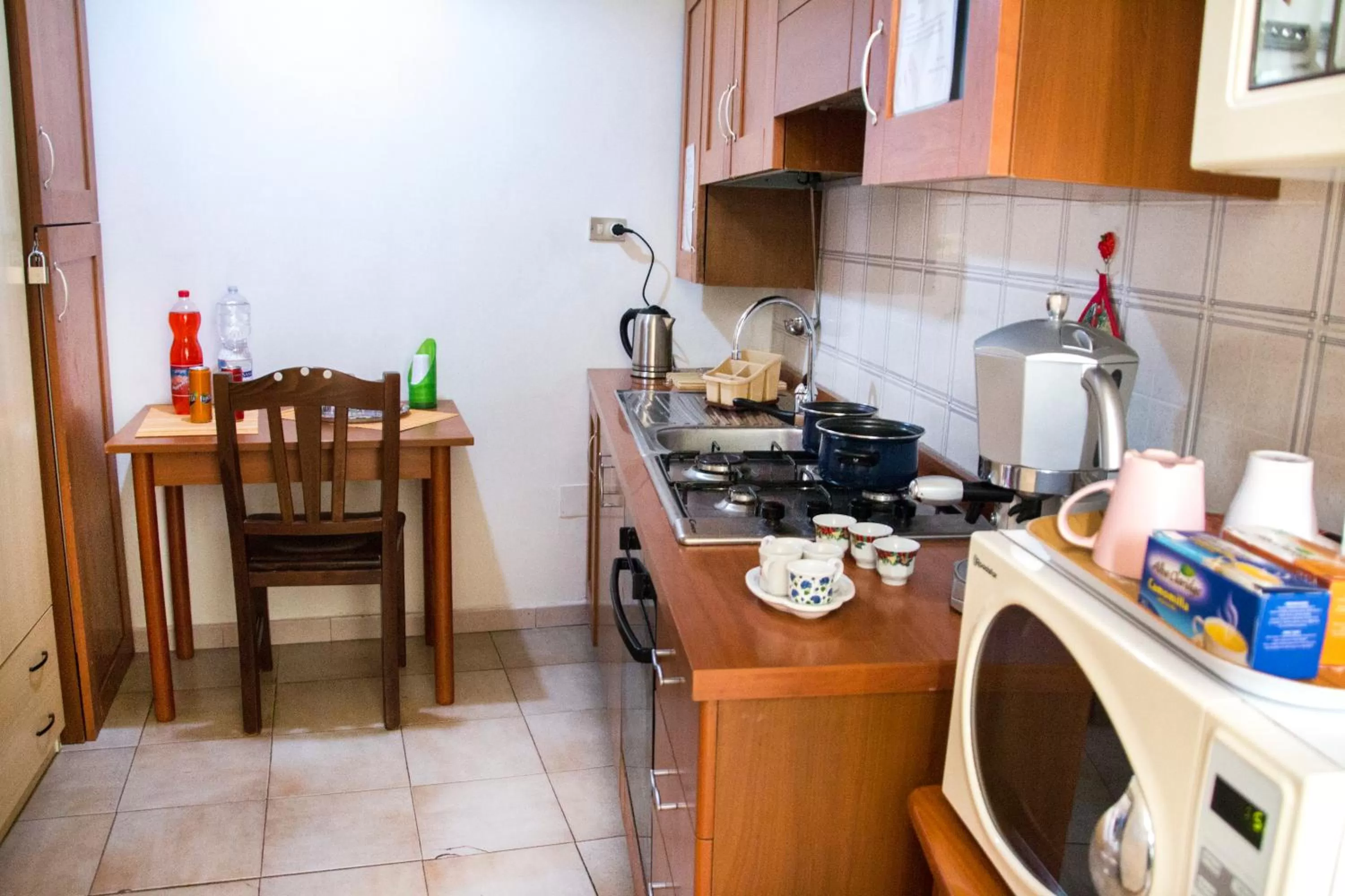 Kitchen or kitchenette in B&B Carbonara Napoli