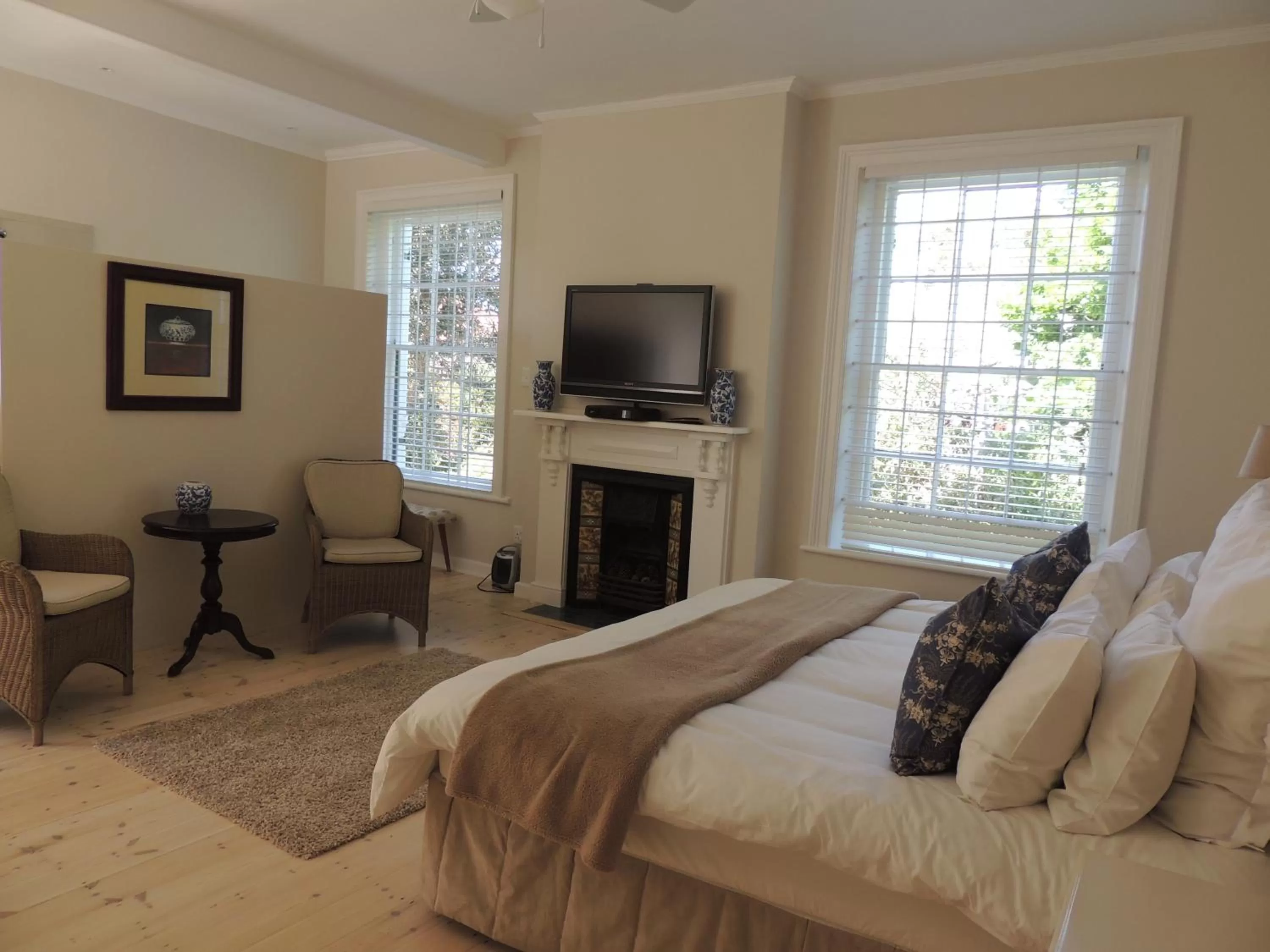 Bedroom, Seating Area in Sandown Lodge