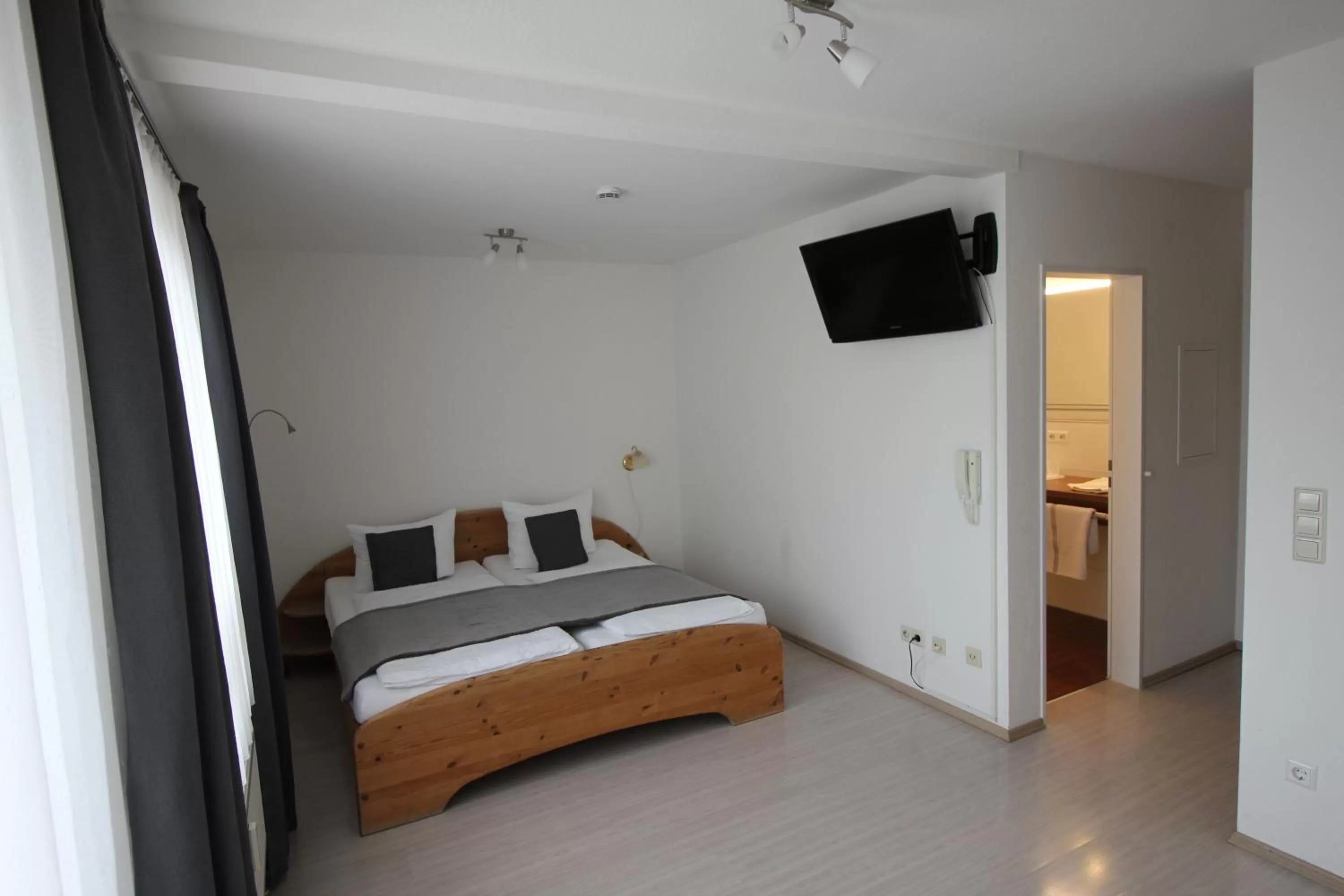 Photo of the whole room, Bed in Hotel Wirtshaus Krone